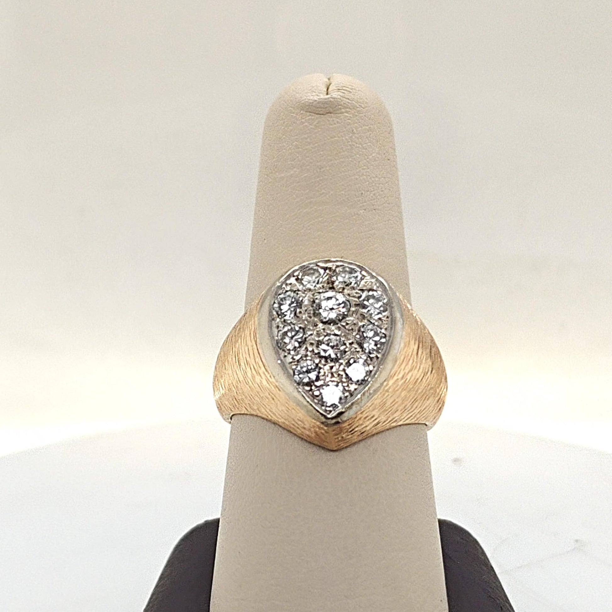 DIAMOND CLUSTER RING 1.35CTW YELLOW GOLD