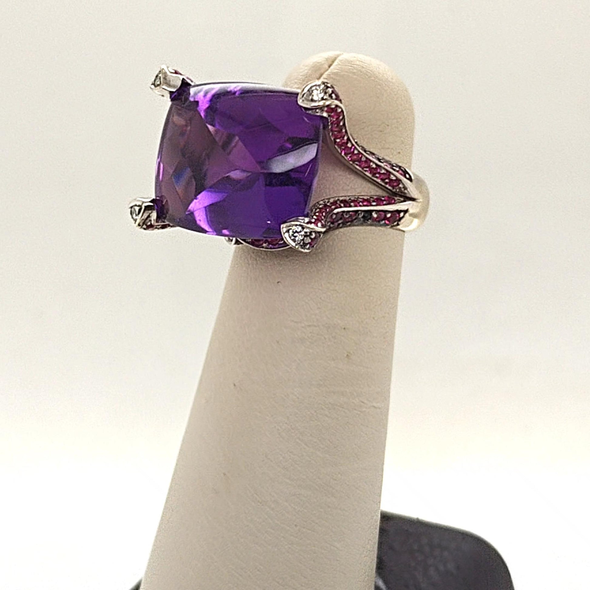 CABOCHON AMETHYST AND RUBELLITE RING WHITE GOLD