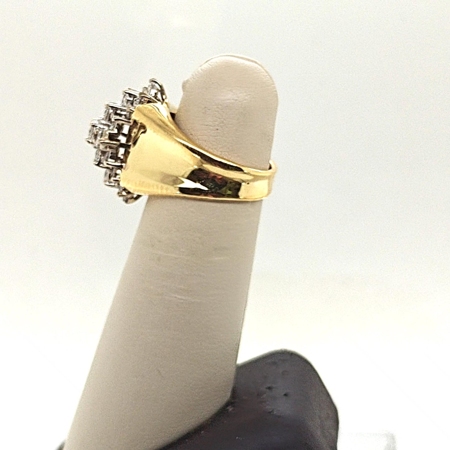 DIAMOND CLUSTER RING 1.05CTW YELLOW GOLD