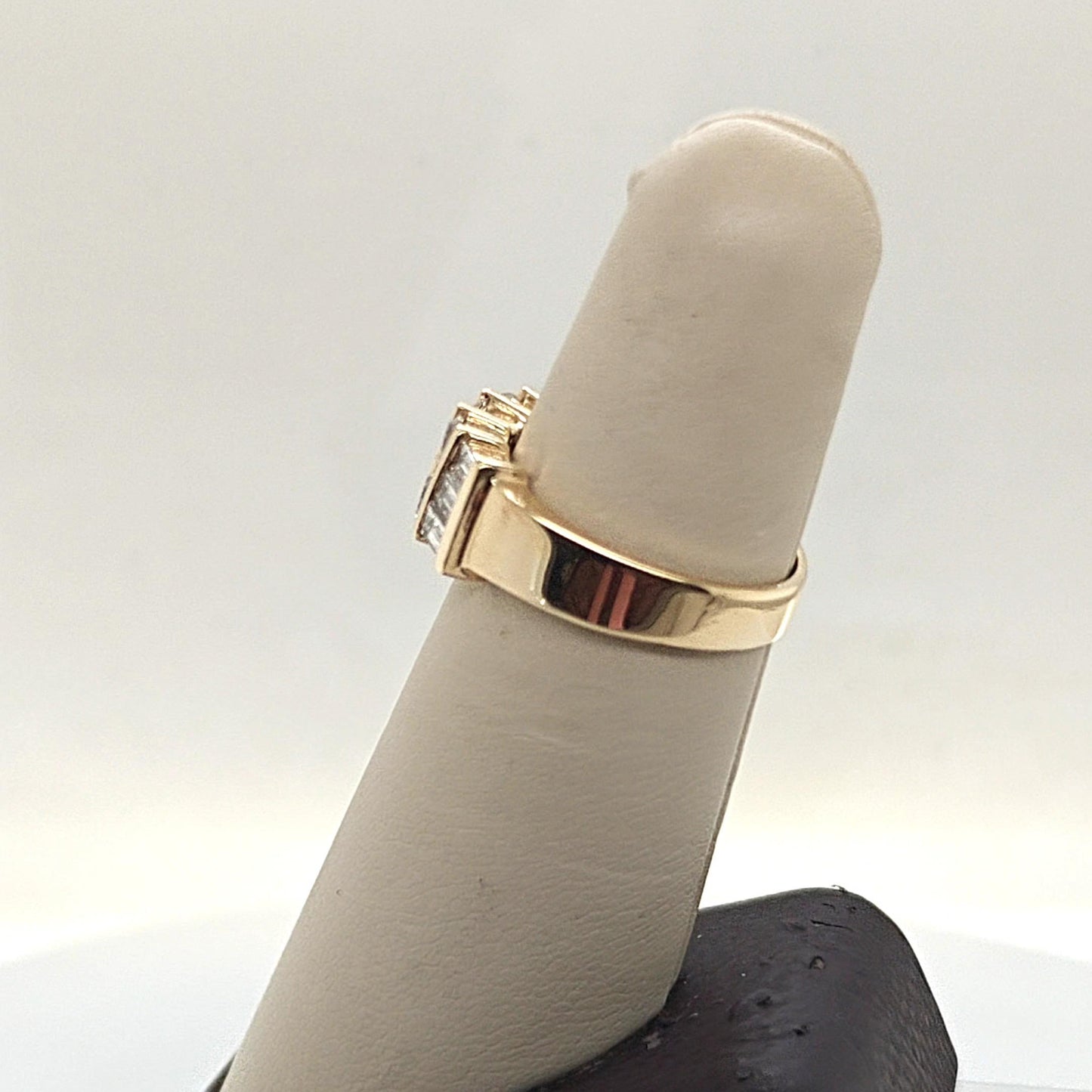 DIAMOND BAGUETTE AND ROUND BAND RING 1.41CTW YELLOW GOLD
