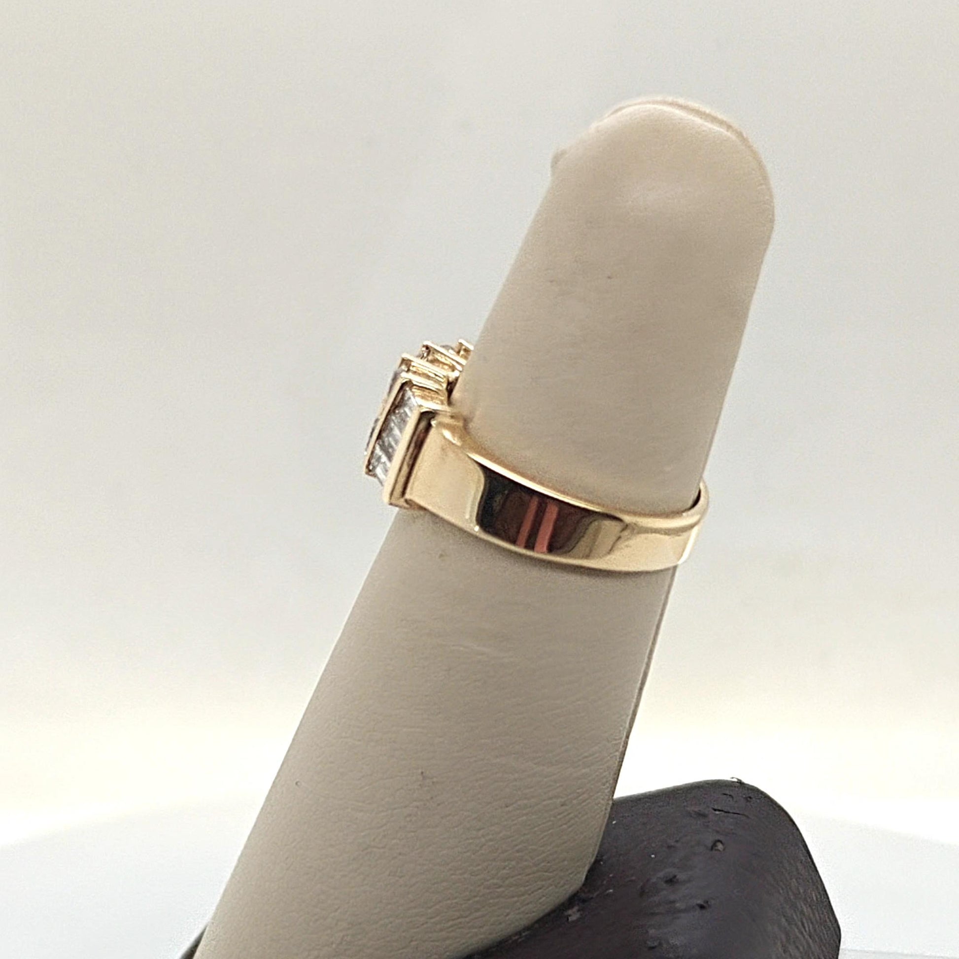 DIAMOND BAGUETTE AND ROUND BAND RING 1.41CTW YELLOW GOLD