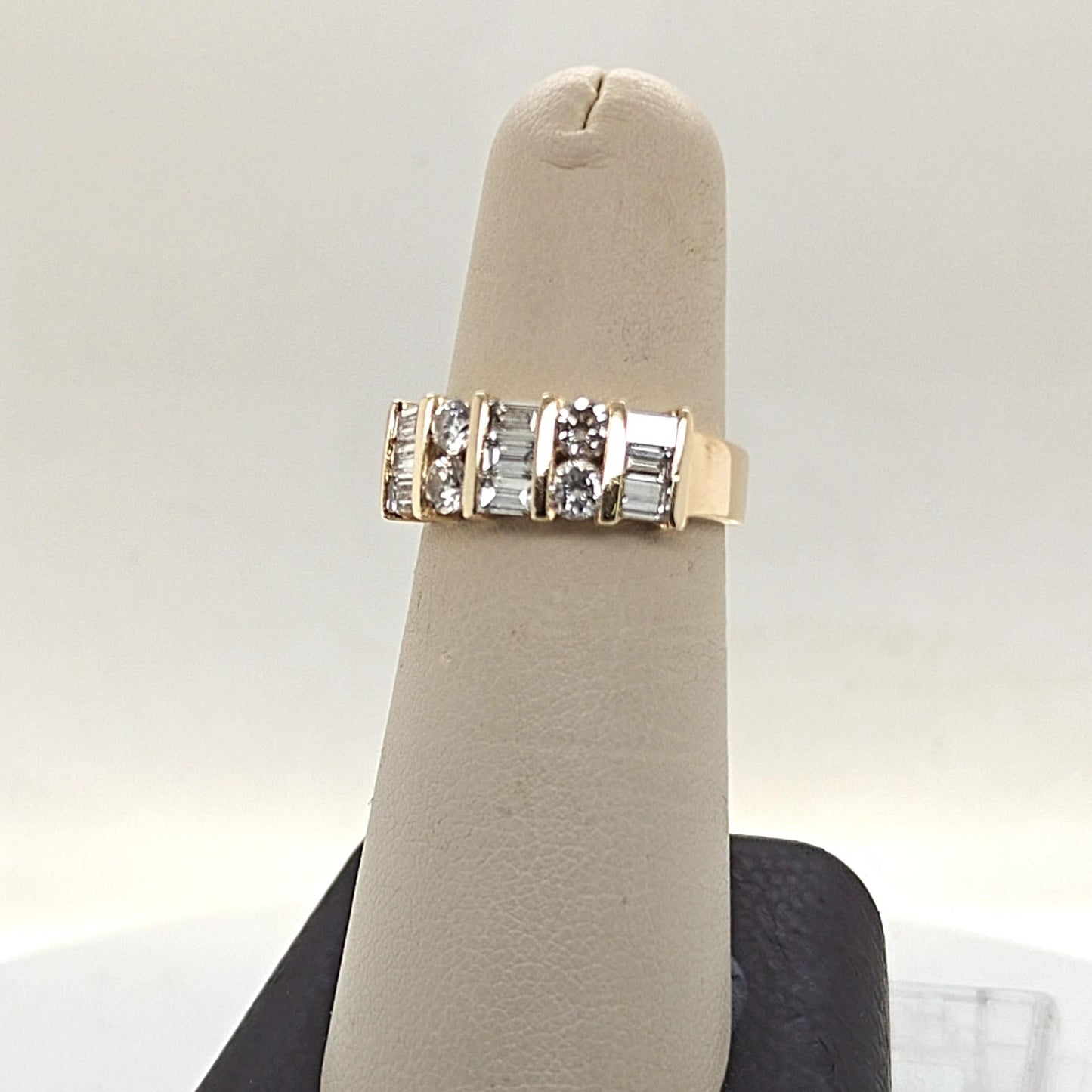 DIAMOND BAGUETTE AND ROUND BAND RING 1.41CTW YELLOW GOLD