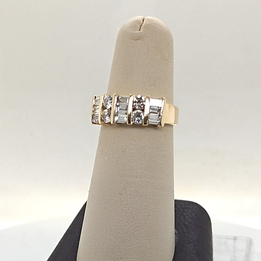 DIAMOND BAGUETTE AND ROUND BAND RING 1.41CTW YELLOW GOLD