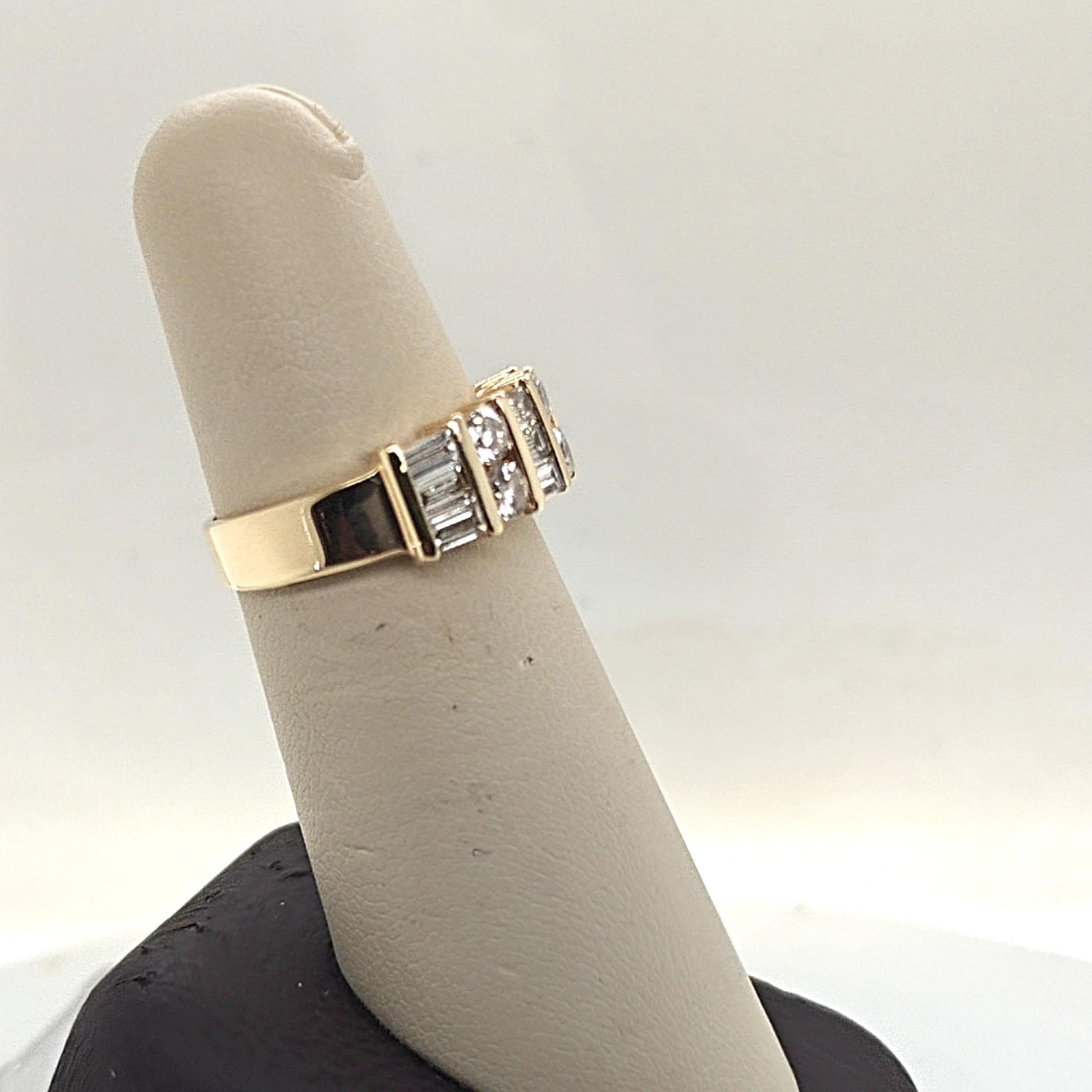 DIAMOND BAGUETTE AND ROUND BAND RING 1.41CTW YELLOW GOLD