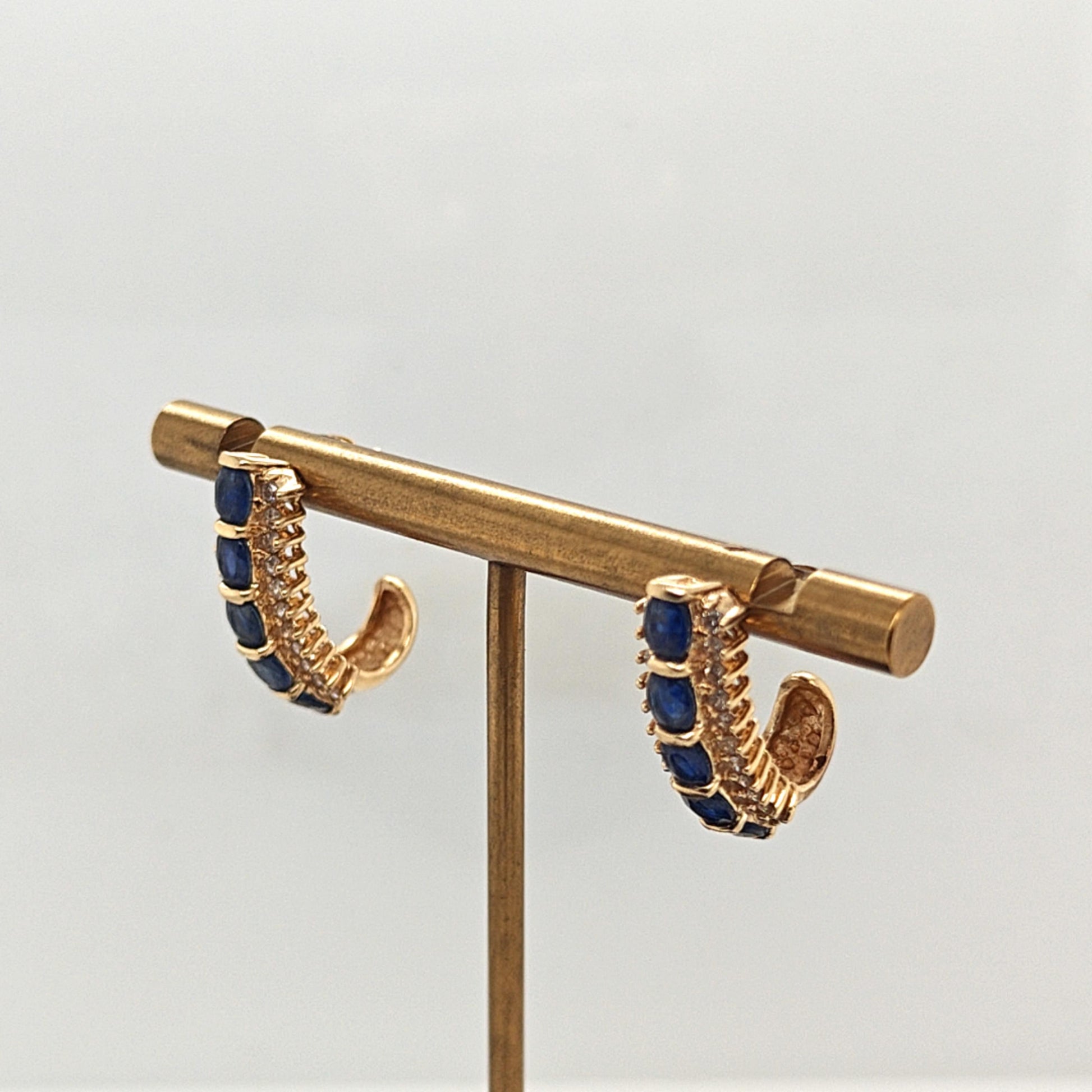 SAPPHIRE AND DIAMOND EARRINGS YELLOW GOLD