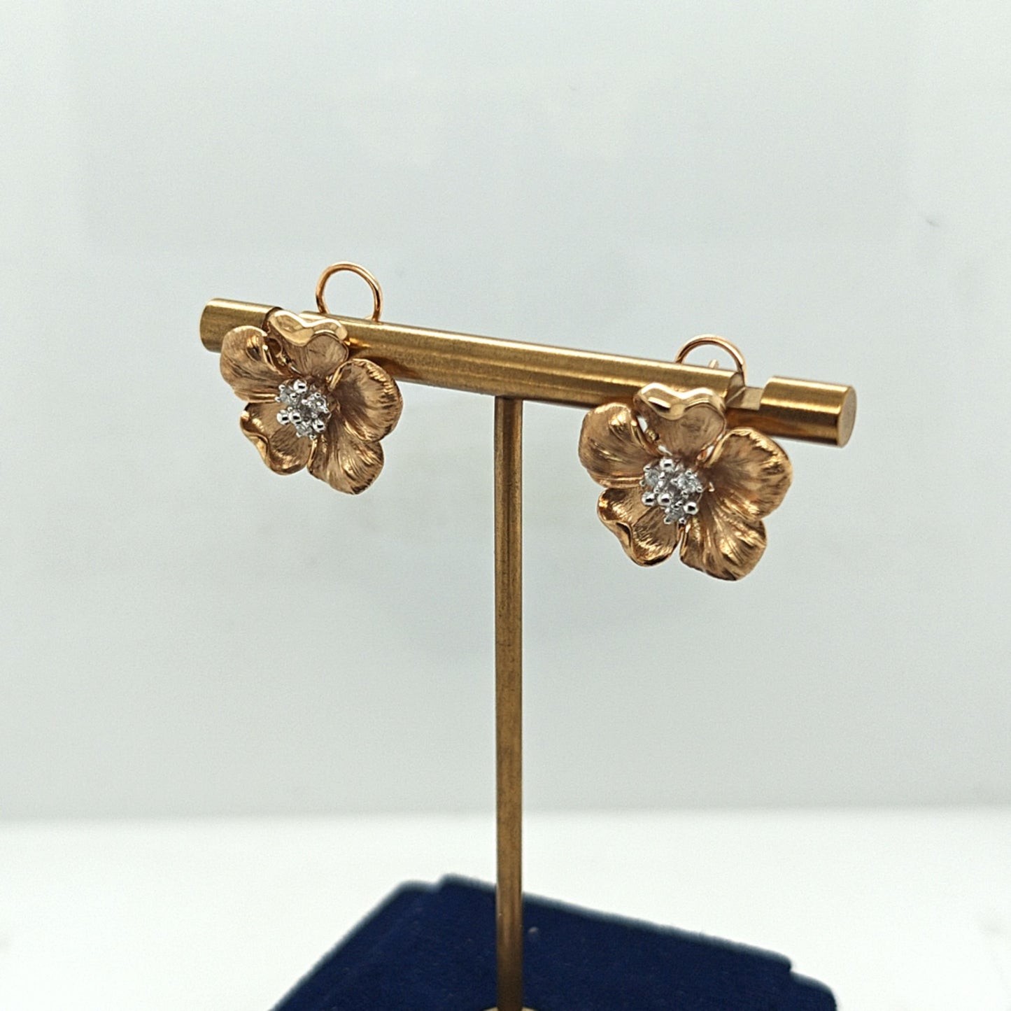 FLOWER EARRINGS WITH DIAMONDS YELLOW GOLD