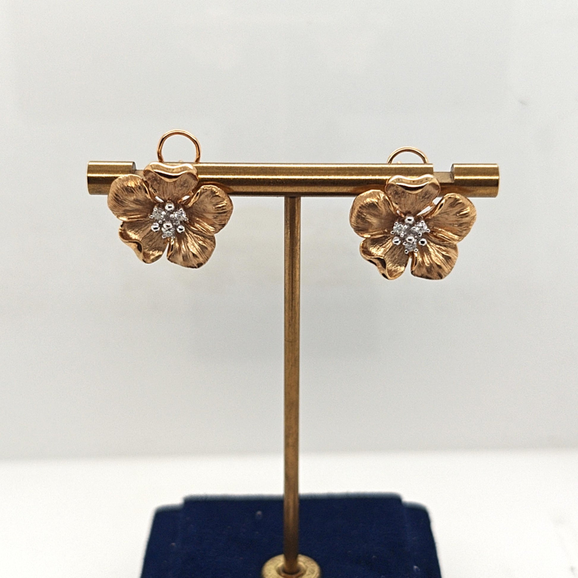 FLOWER EARRINGS WITH DIAMONDS YELLOW GOLD