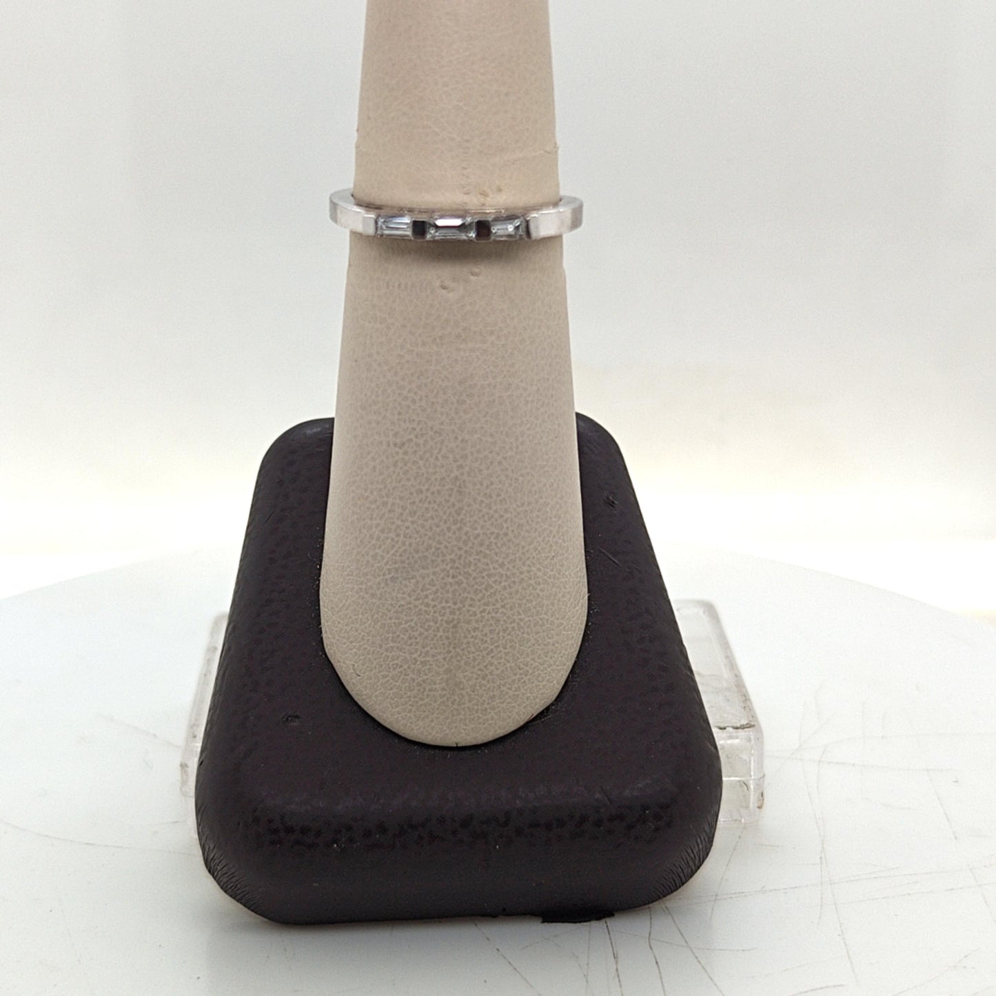 DIAMOND BAGUETTE BAND RING PLATINUM