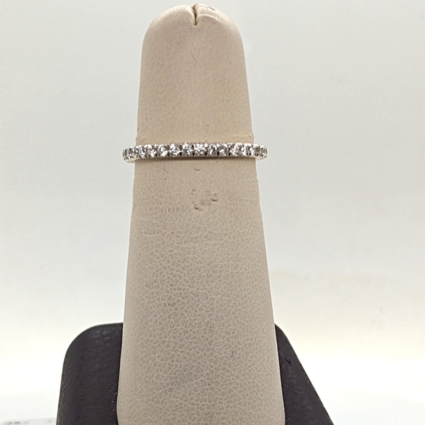 DIAMOND ETERNITY BAND RING 0.90CTW WHITE GOLD