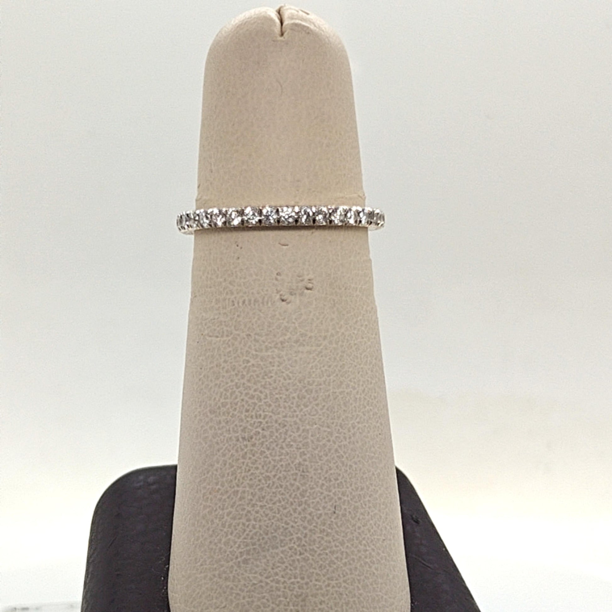 DIAMOND ETERNITY BAND RING 0.90CTW WHITE GOLD