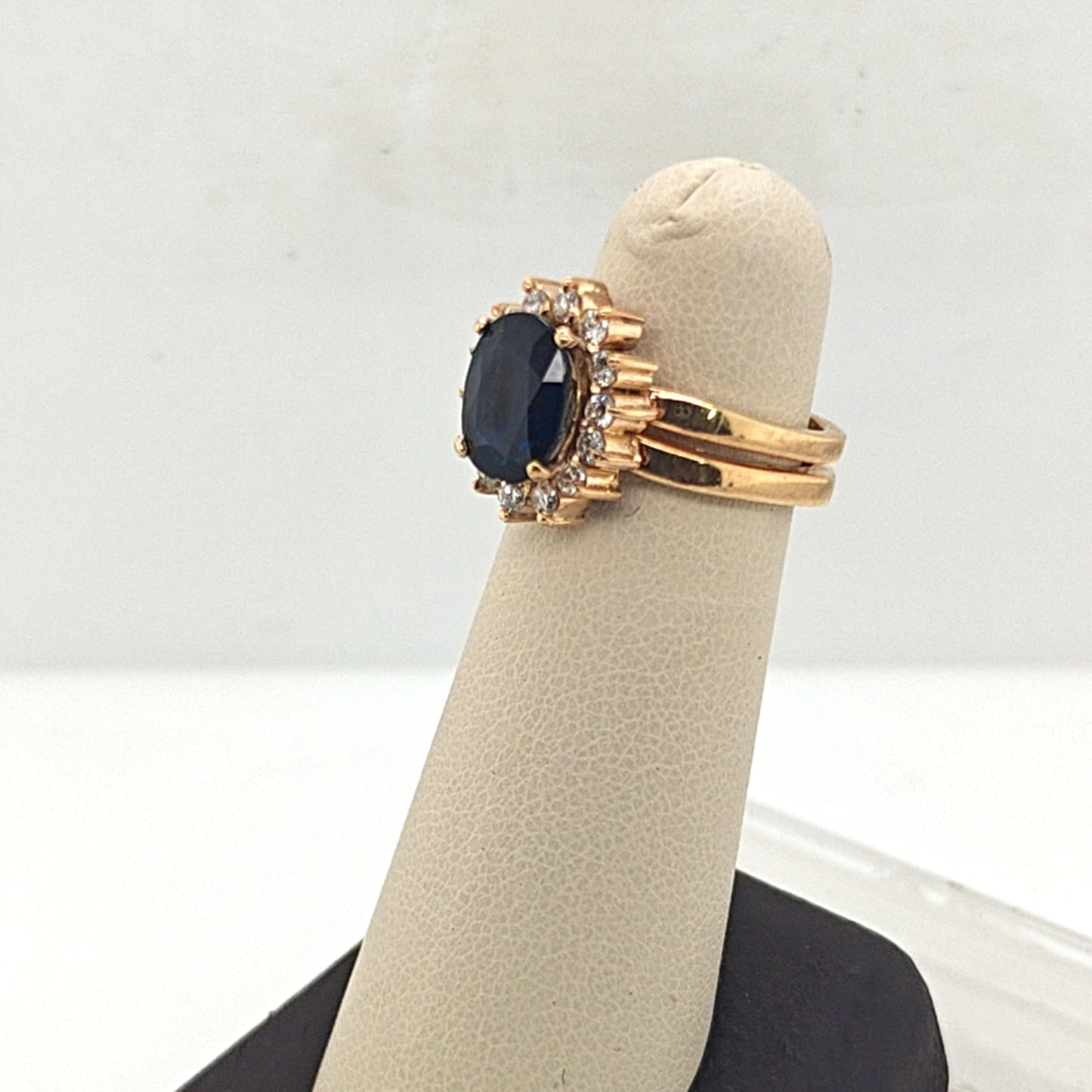 SAPPHIRE AND DIAMOND CLUSTER RING YELLOW GOLD