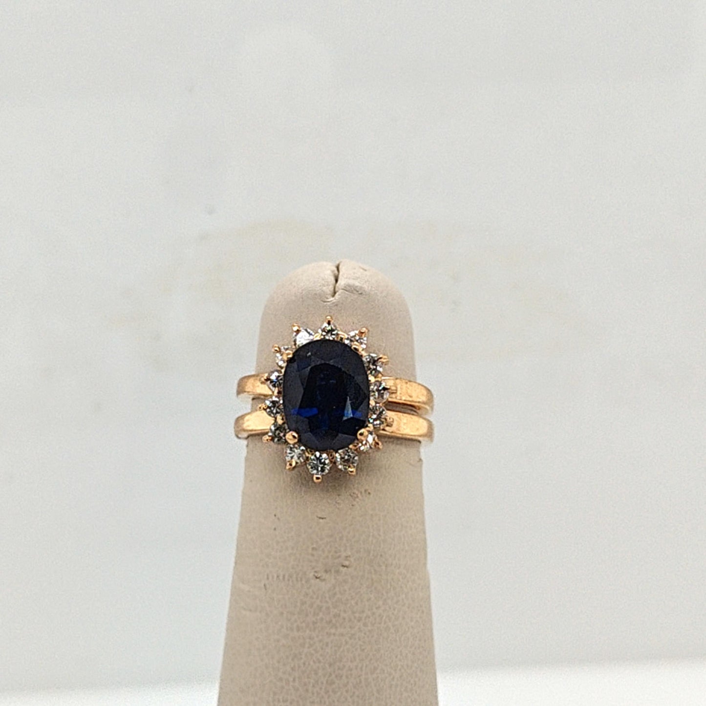 SAPPHIRE AND DIAMOND CLUSTER RING YELLOW GOLD