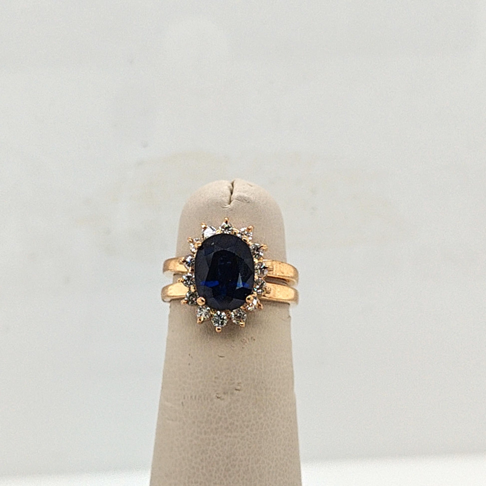 SAPPHIRE AND DIAMOND CLUSTER RING YELLOW GOLD