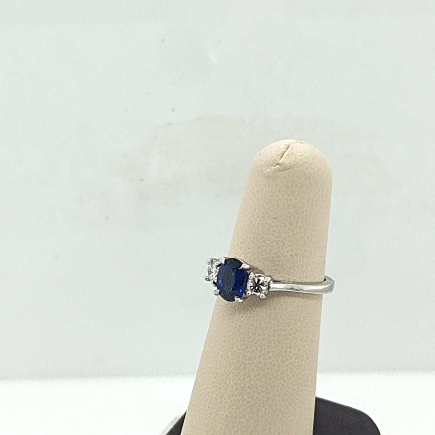 SAPPHIRE AND DIAMOND RING PLATINUM
