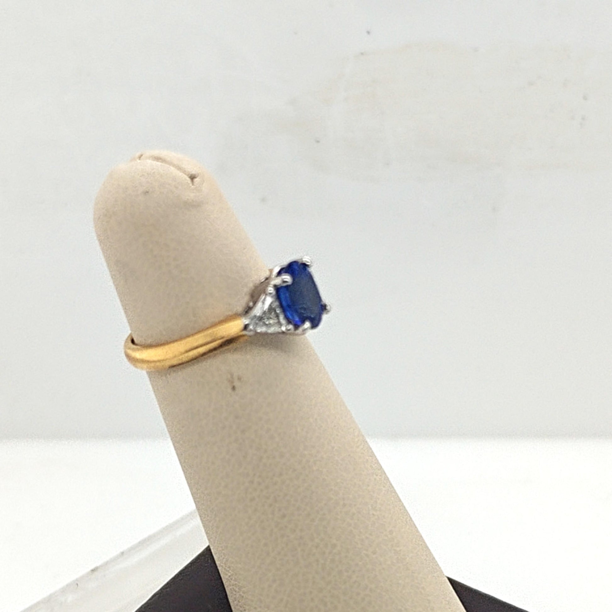 SAPPHIRE AND DIAMOND TRILLIONS RING YELLOW GOLD AND PLATINUM
