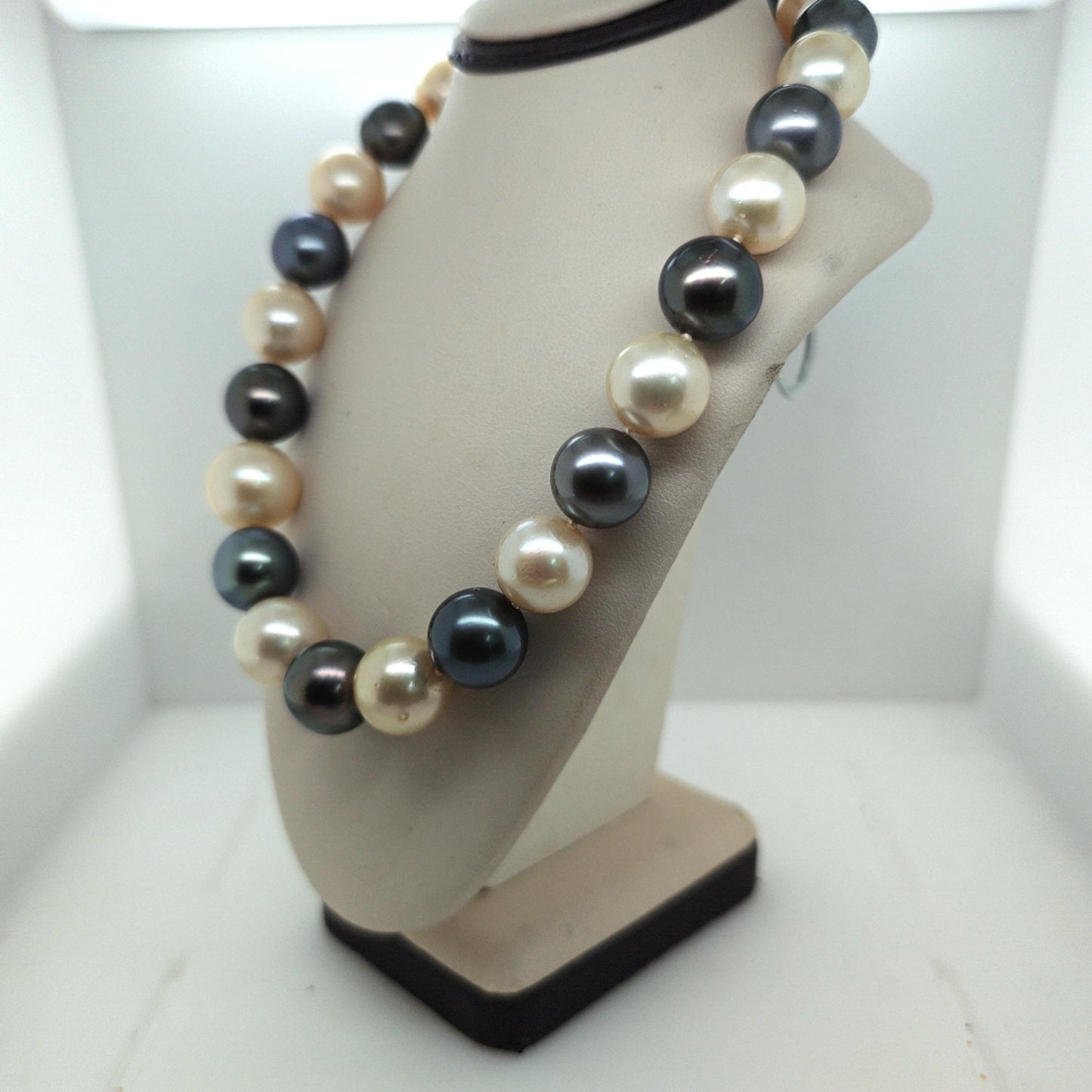 PEARL NECKLACE BLACK AND WHITE PEARLS WITH DIAMOND CLASP