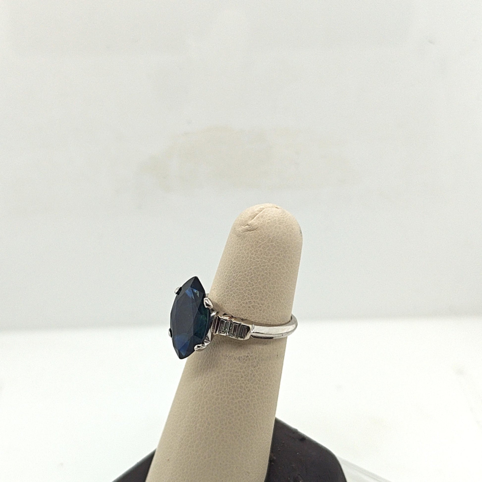 SAPPHIRE MARQUISE 5.02CT RING PLATINUM