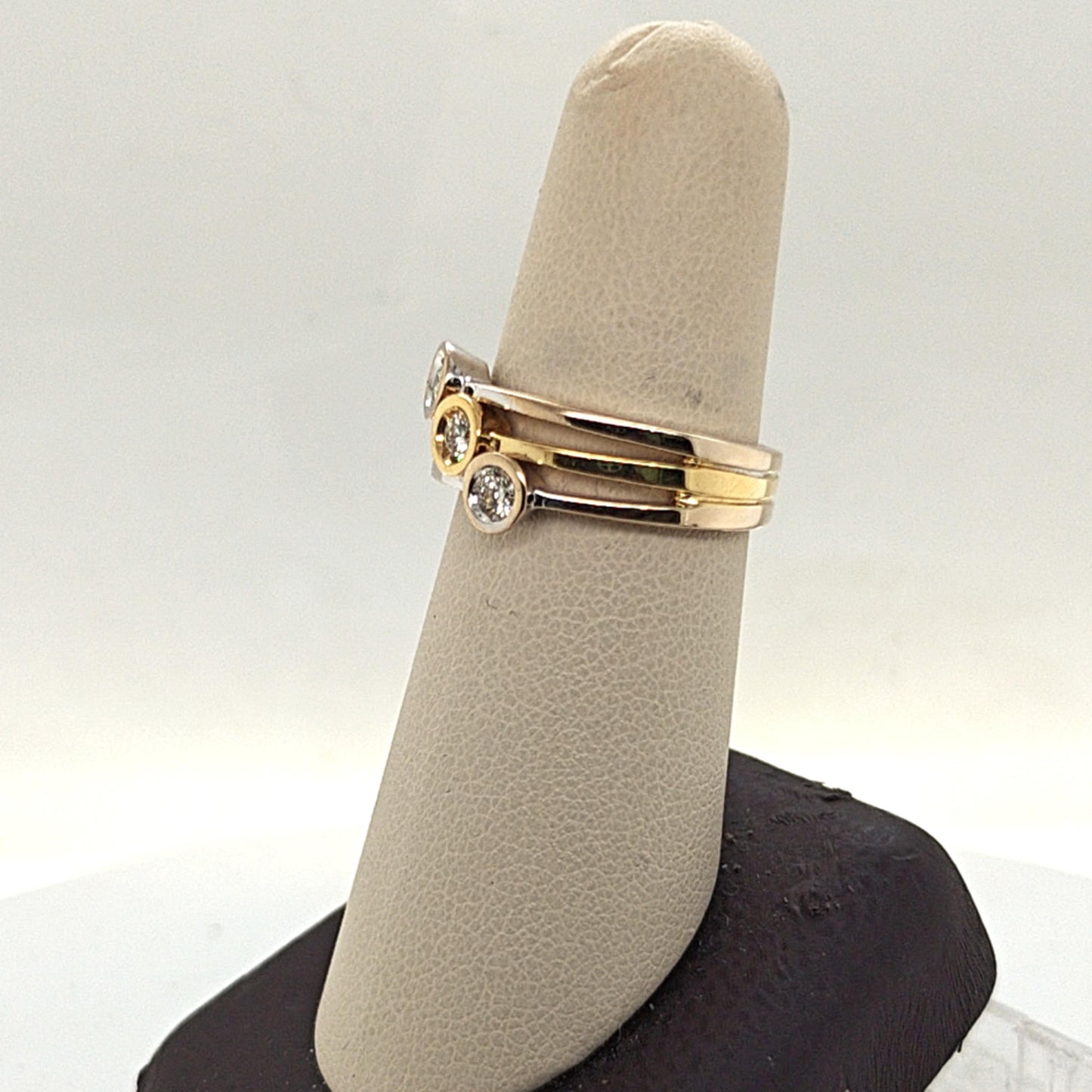THREE DIAMOND RING 0.45CTW TWO TONE GOLD