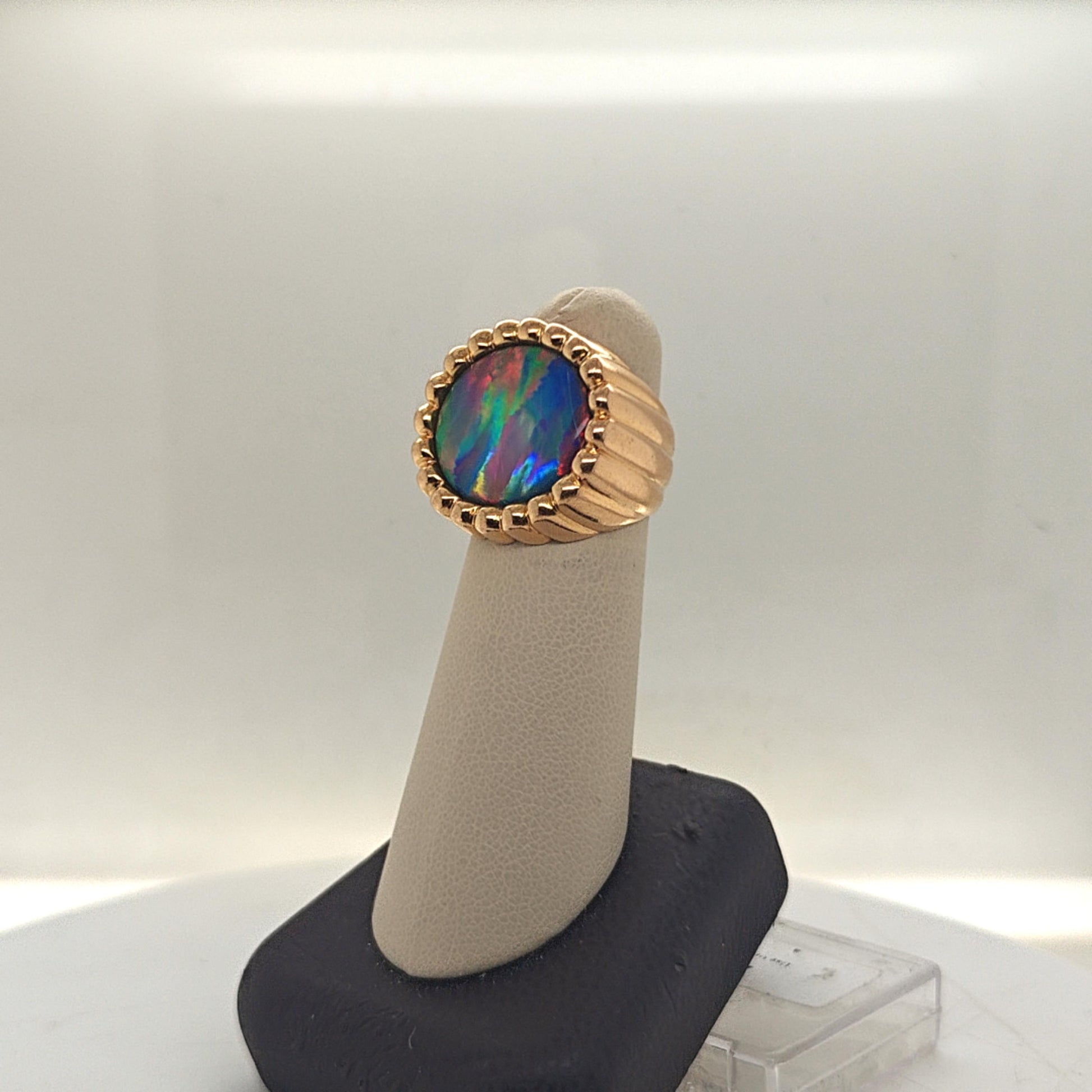 LARGE OPAL RING YELLOW GOLD