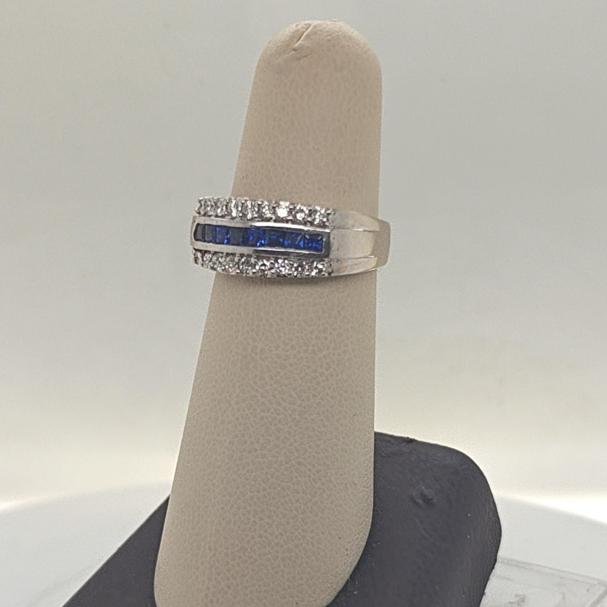 DIAMOND AND SAPPHIRE BAND RING WHITE GOLD