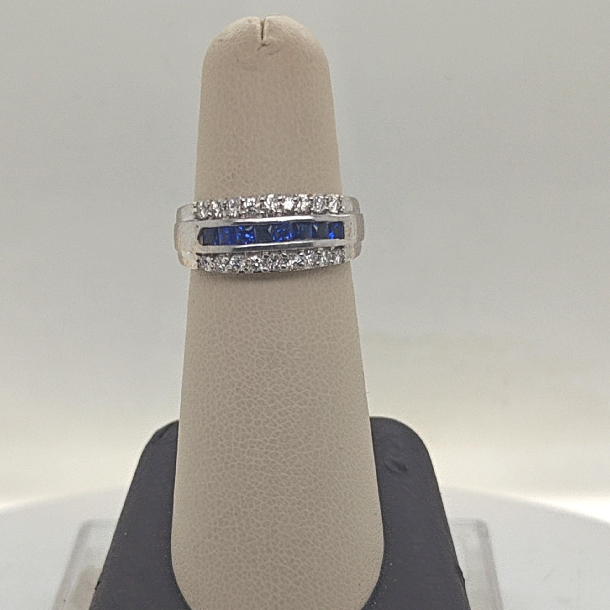 DIAMOND AND SAPPHIRE BAND RING WHITE GOLD