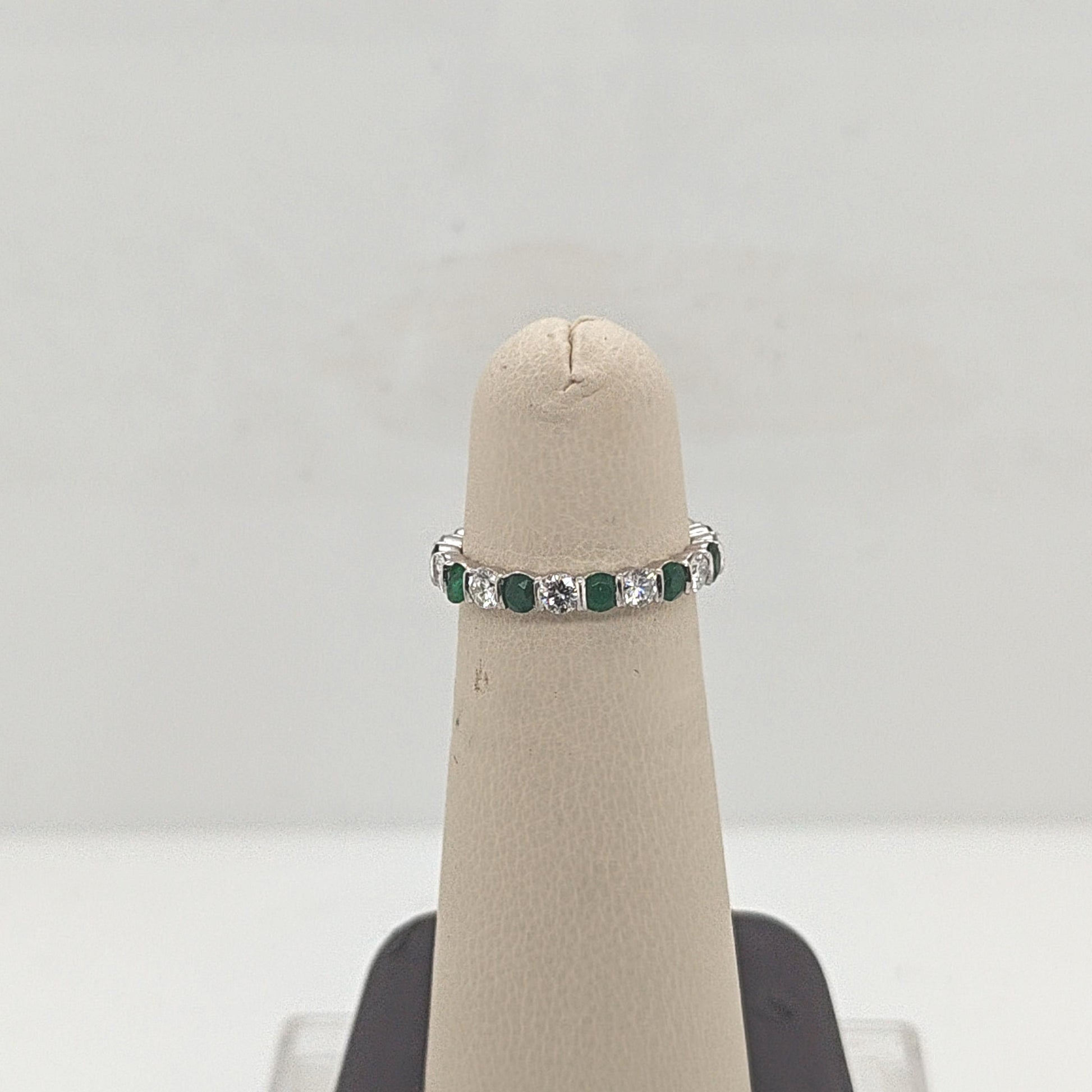 DIAMOND AND EMERALD ETERNITY BAND RING WHITE GOLD