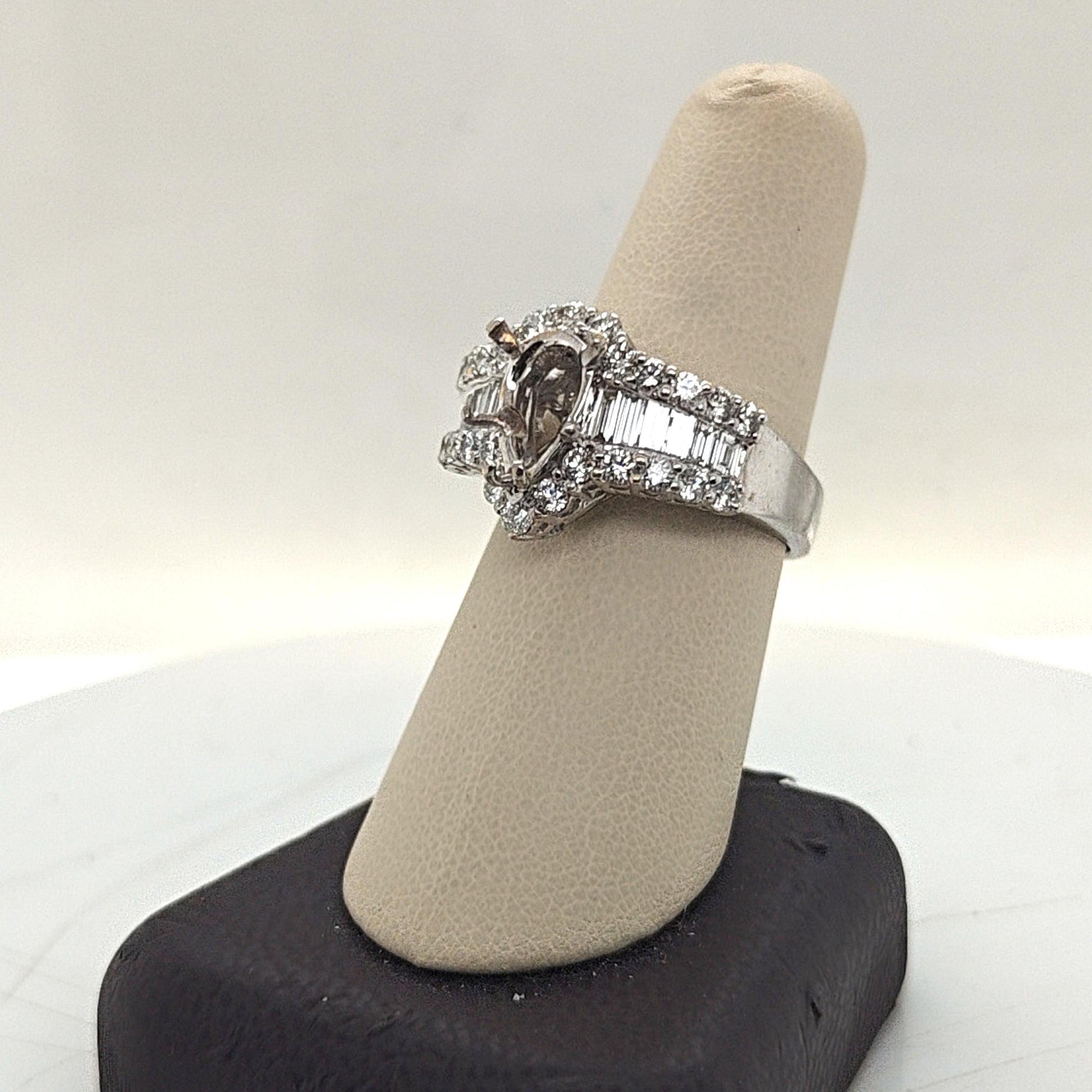 DIAMOND SEMI MOUNT RING FOR A PEAR SHAPED DIAMOND WHITE GOLD