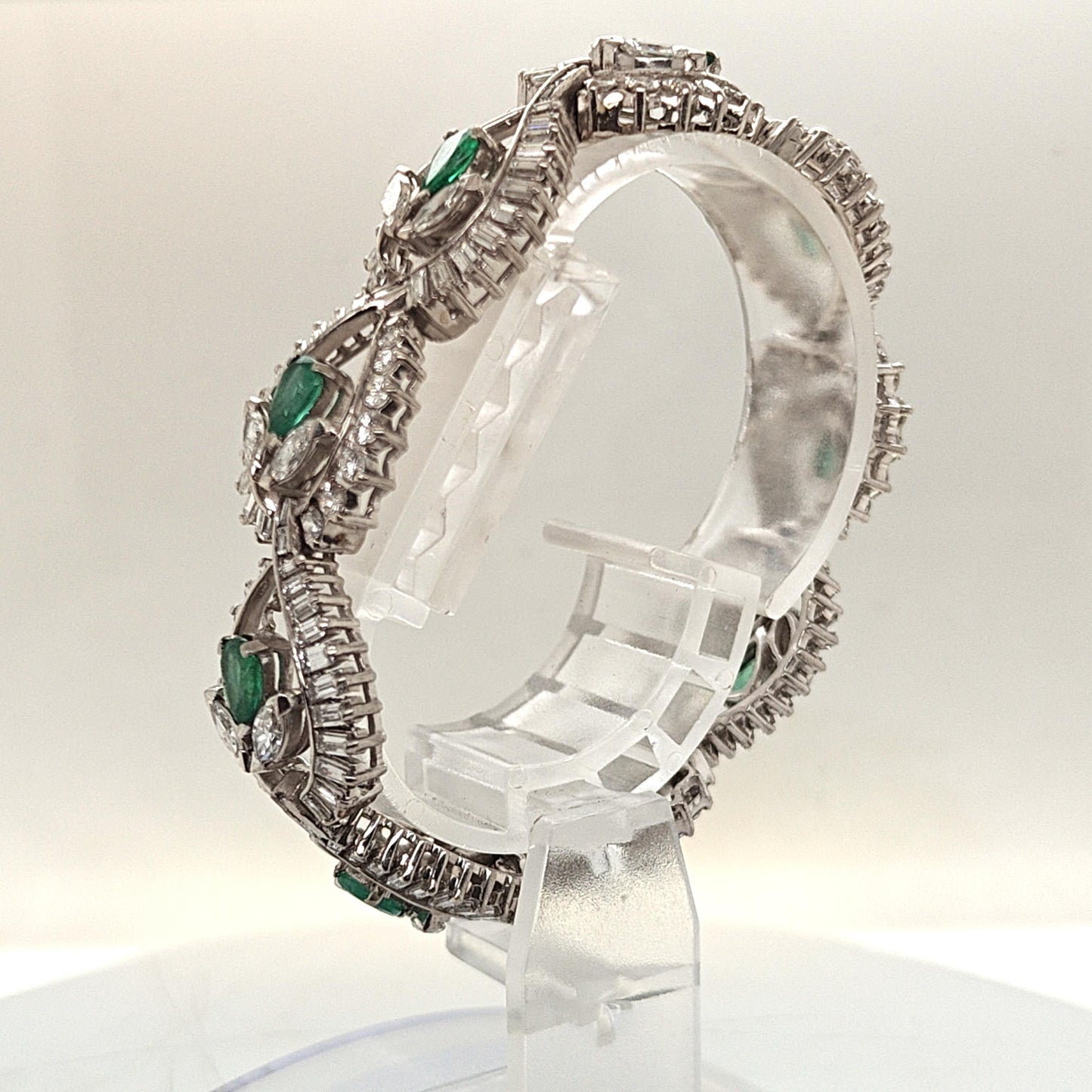 DIAMOND AND EMERALD FLOWER BRACELET PLATINUM