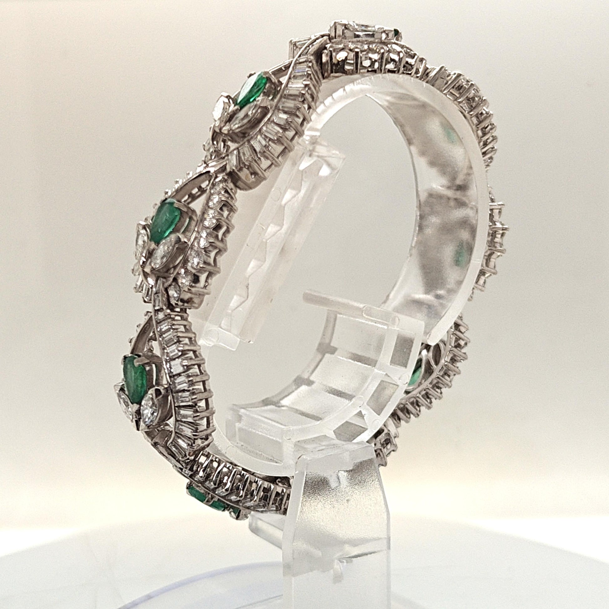 DIAMOND AND EMERALD FLOWER BRACELET PLATINUM