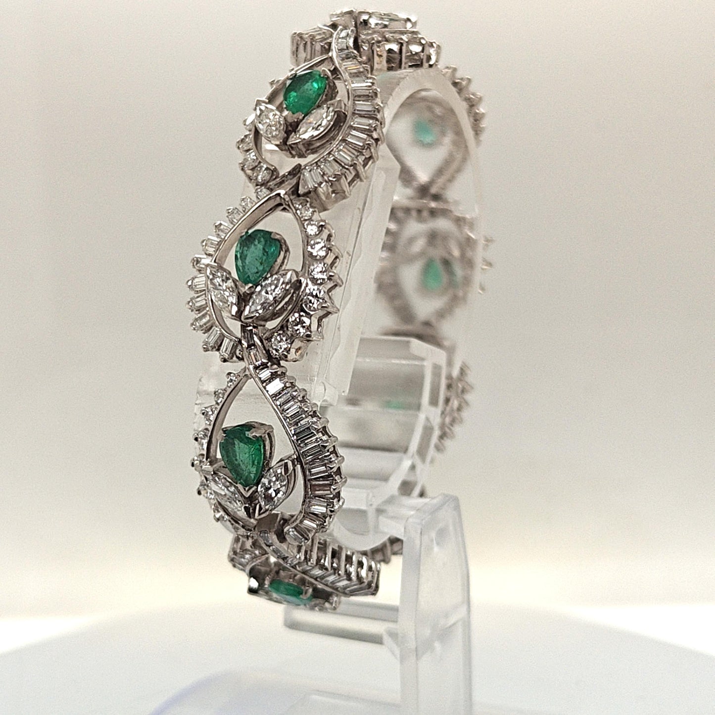 DIAMOND AND EMERALD FLOWER BRACELET PLATINUM