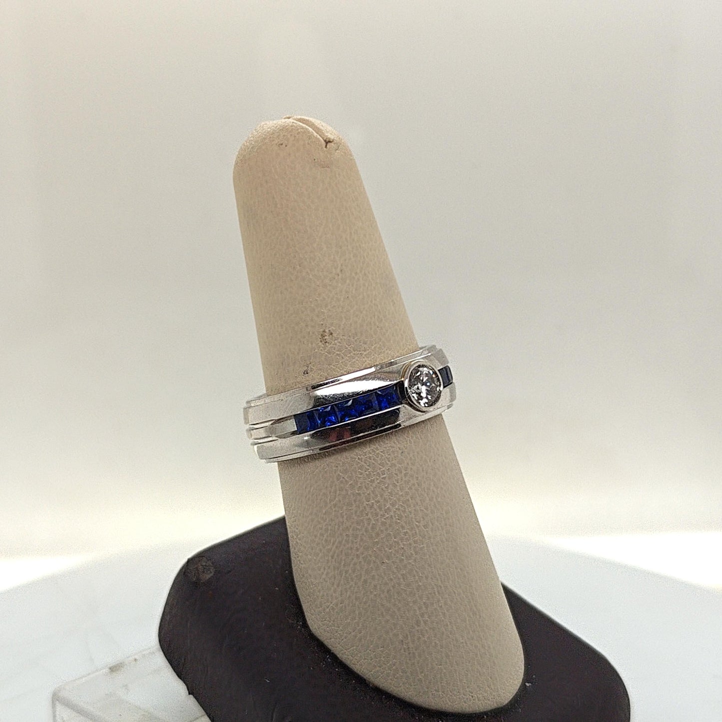 DIAMOND AND SAPPHIRE MEN'S  BAND RING PLATINUM