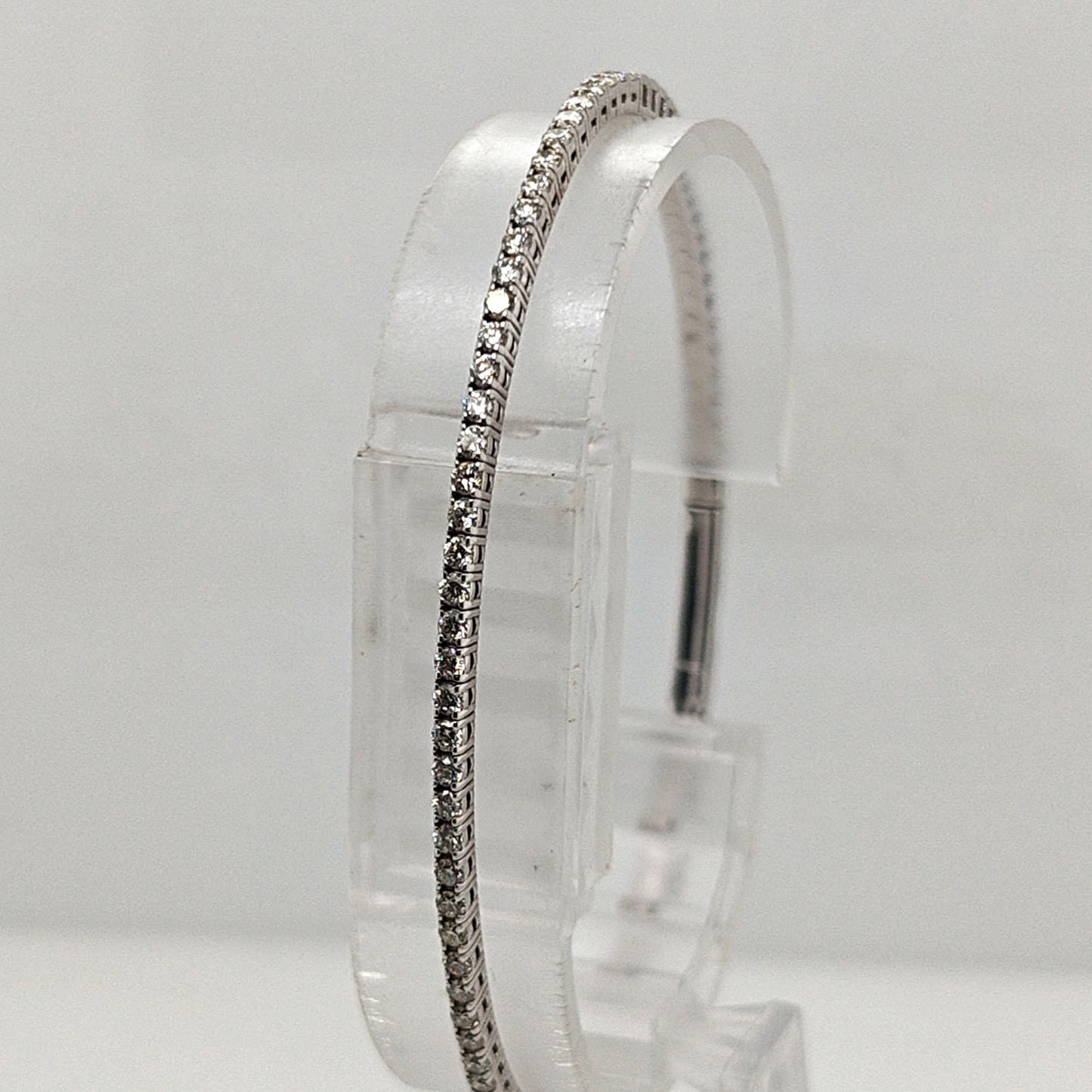 DIAMOND FLEXIBLE BANGLE 1.12CTW WHITE GOLD