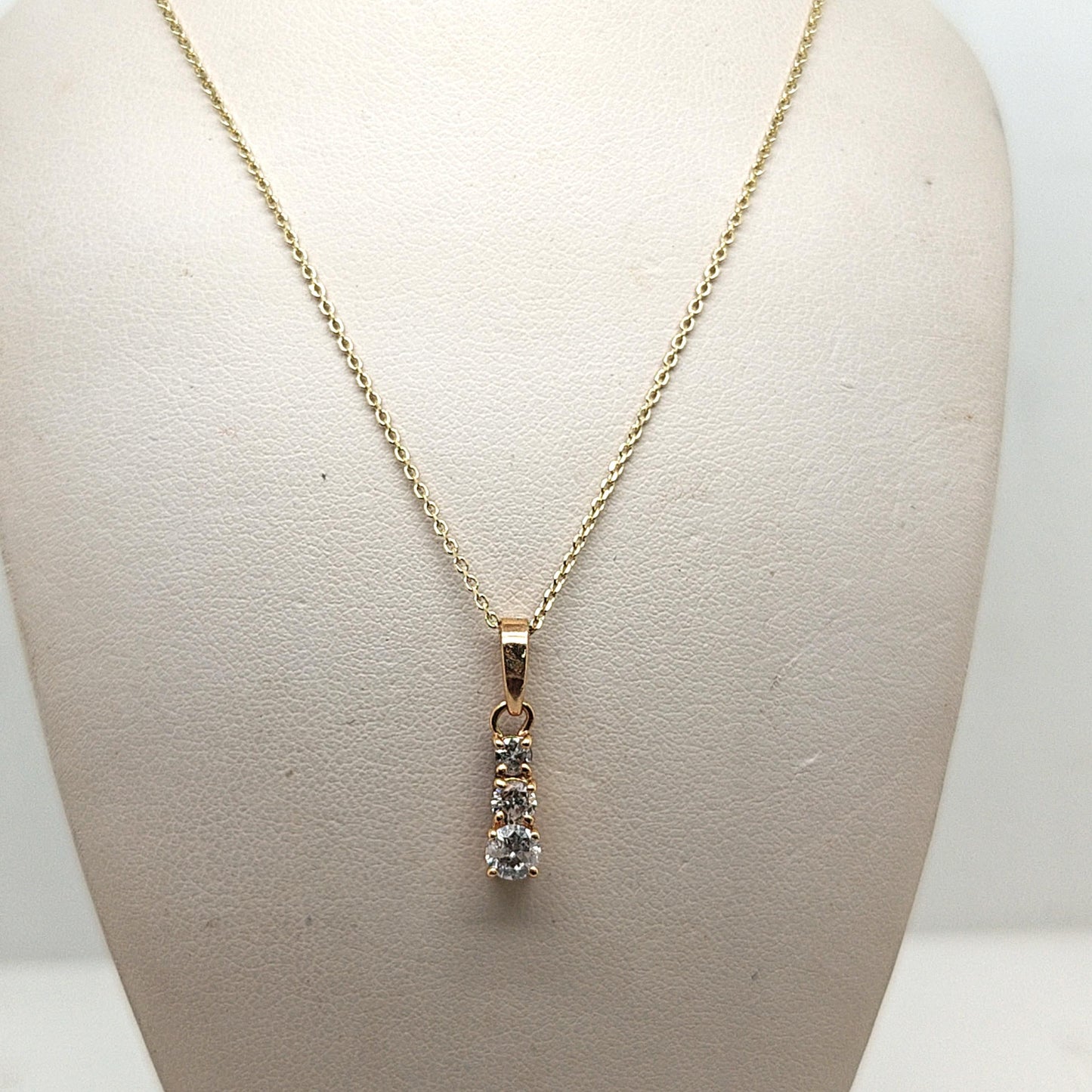 THREE DIAMOND DROP PENDANT NECKLACE 0.47CTW YELLOW GOLD