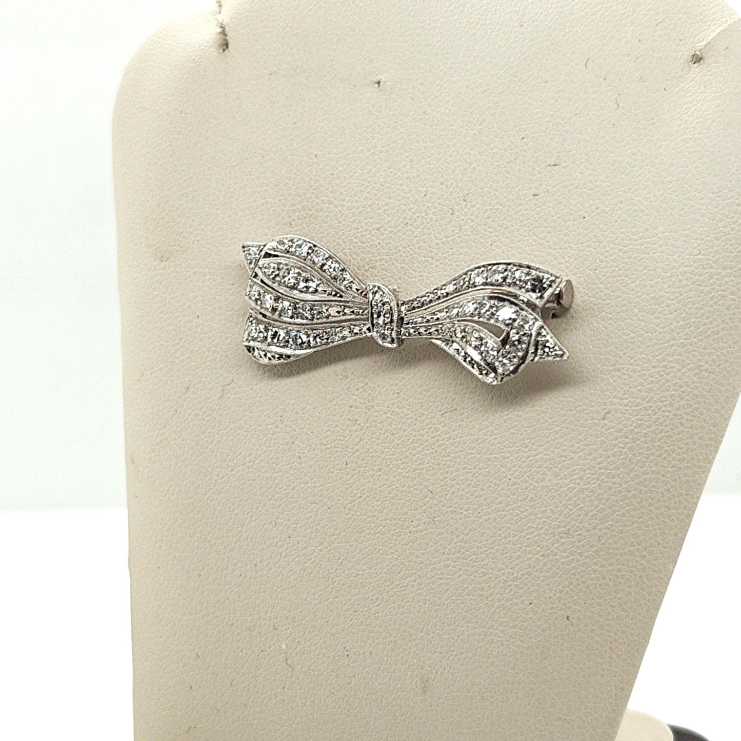 VINTAGE ESTATE PLATINUM AND DIAMOND BOW BROOCH PIN