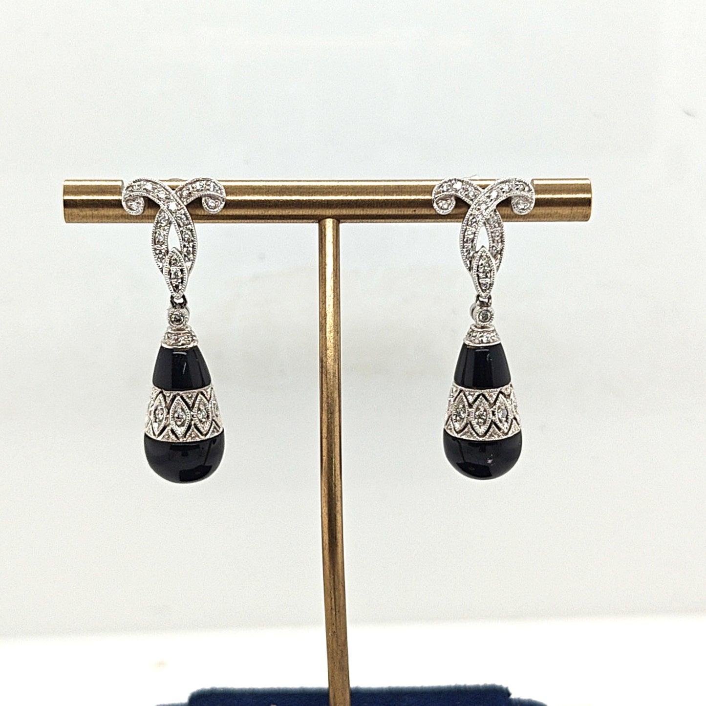 ART DECO ONYX AND DIAMOND DANGLING EARRINGS WHITE GOLD