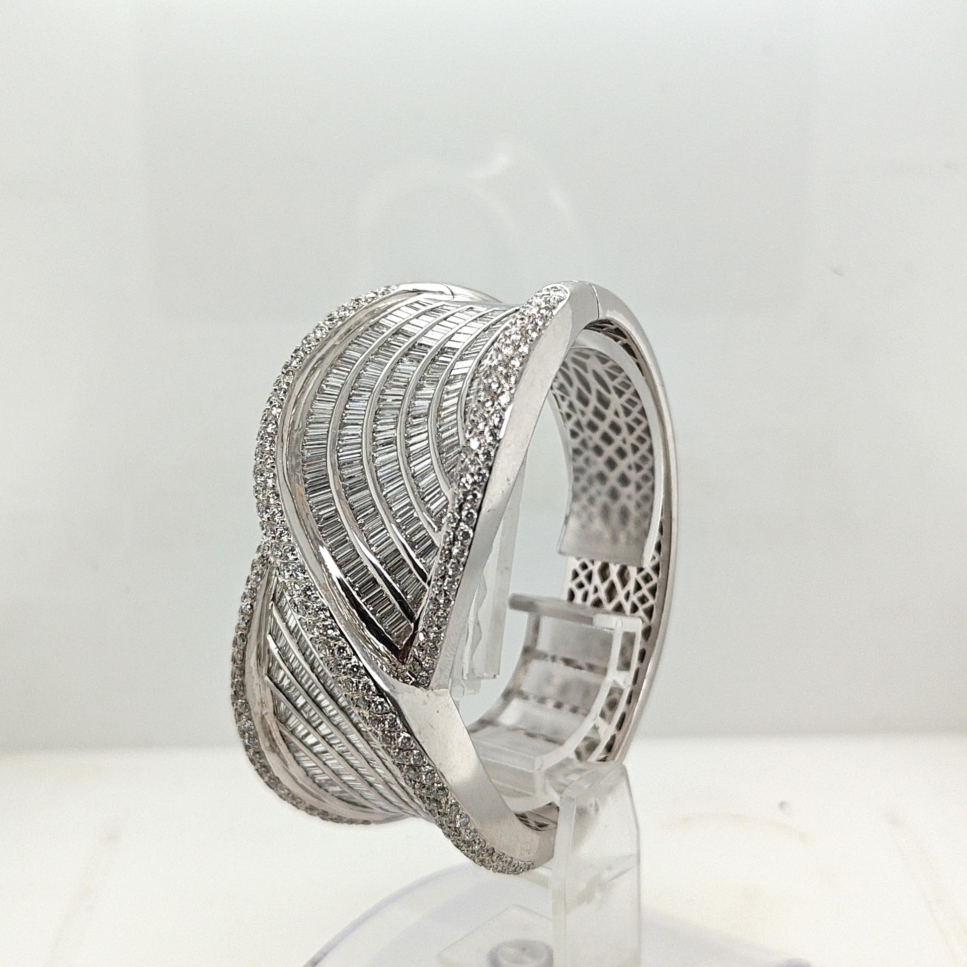 DIAMOND WIDE CUFF BRACELET 21.16CTW WHITE GOLD