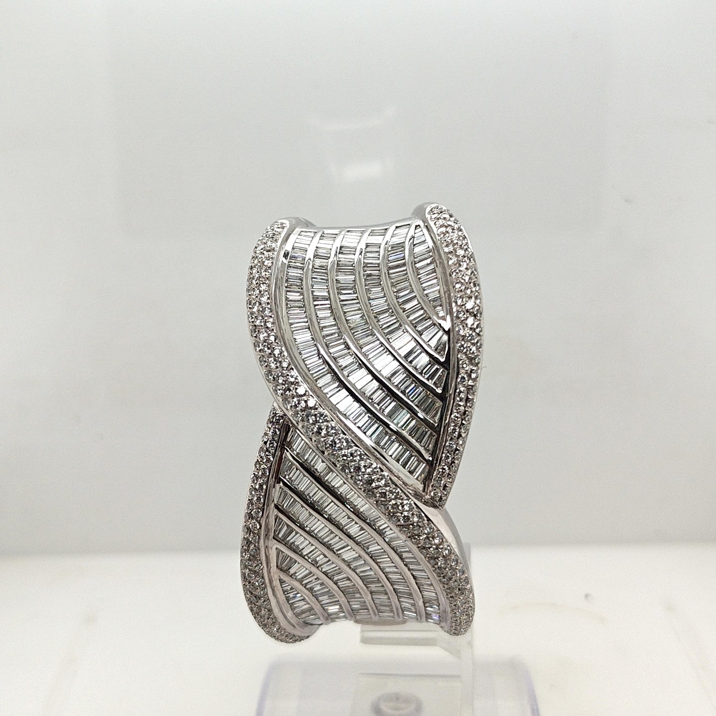 DIAMOND WIDE CUFF BRACELET 21.16CTW WHITE GOLD