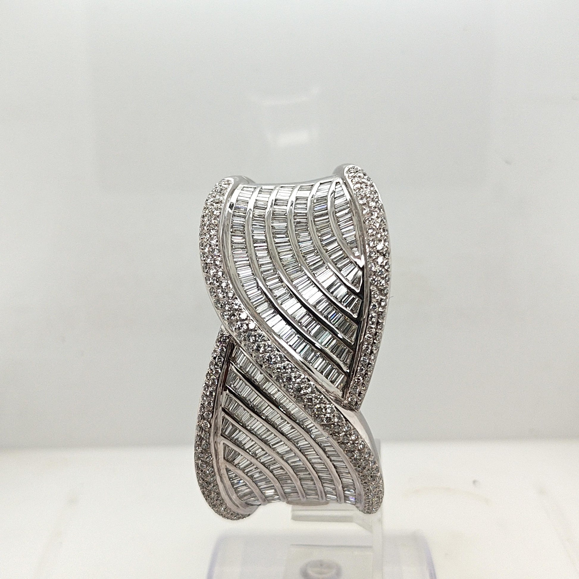 DIAMOND WIDE CUFF BRACELET 21.16CTW WHITE GOLD