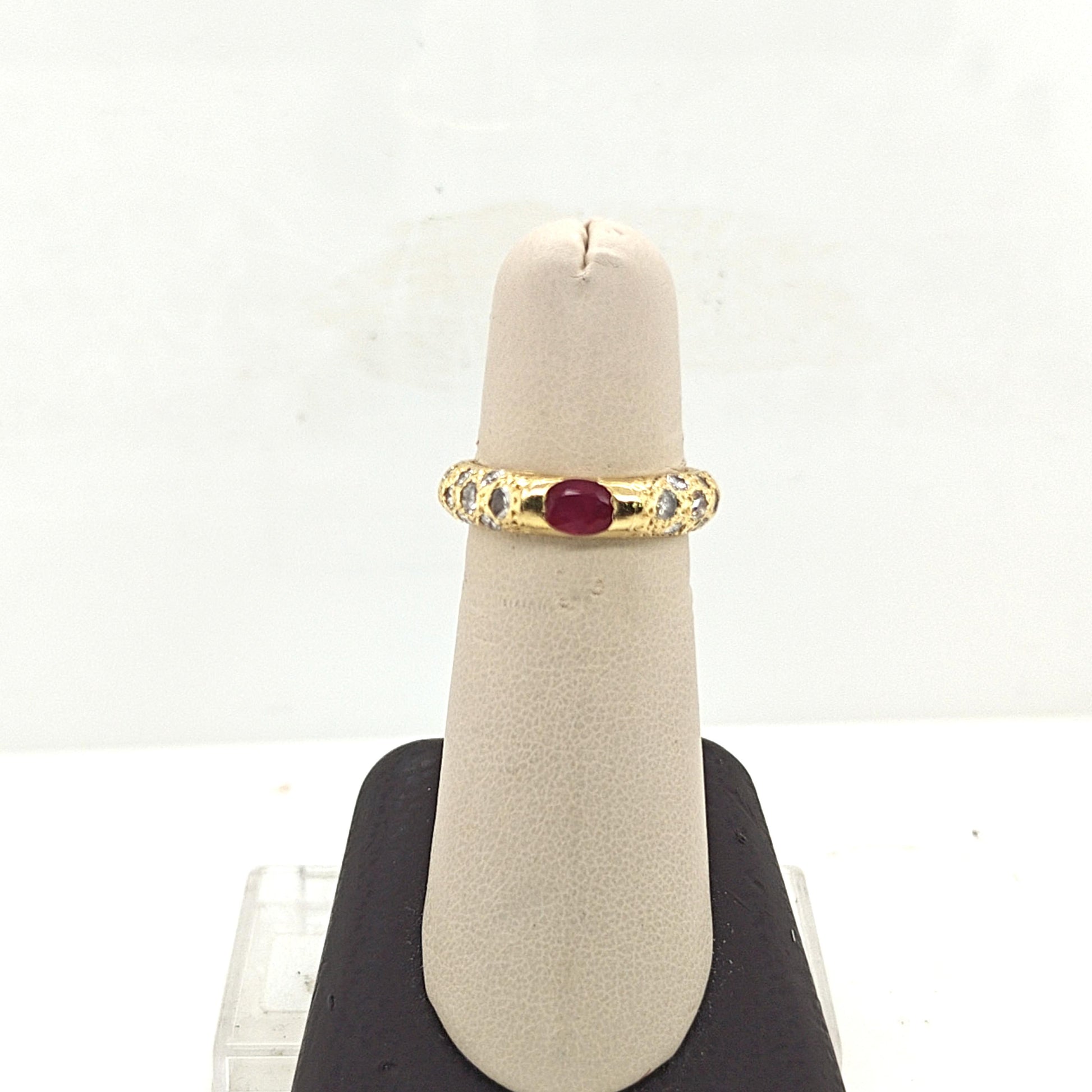 RUBY AND DIAMOND RING YELLOW GOLD