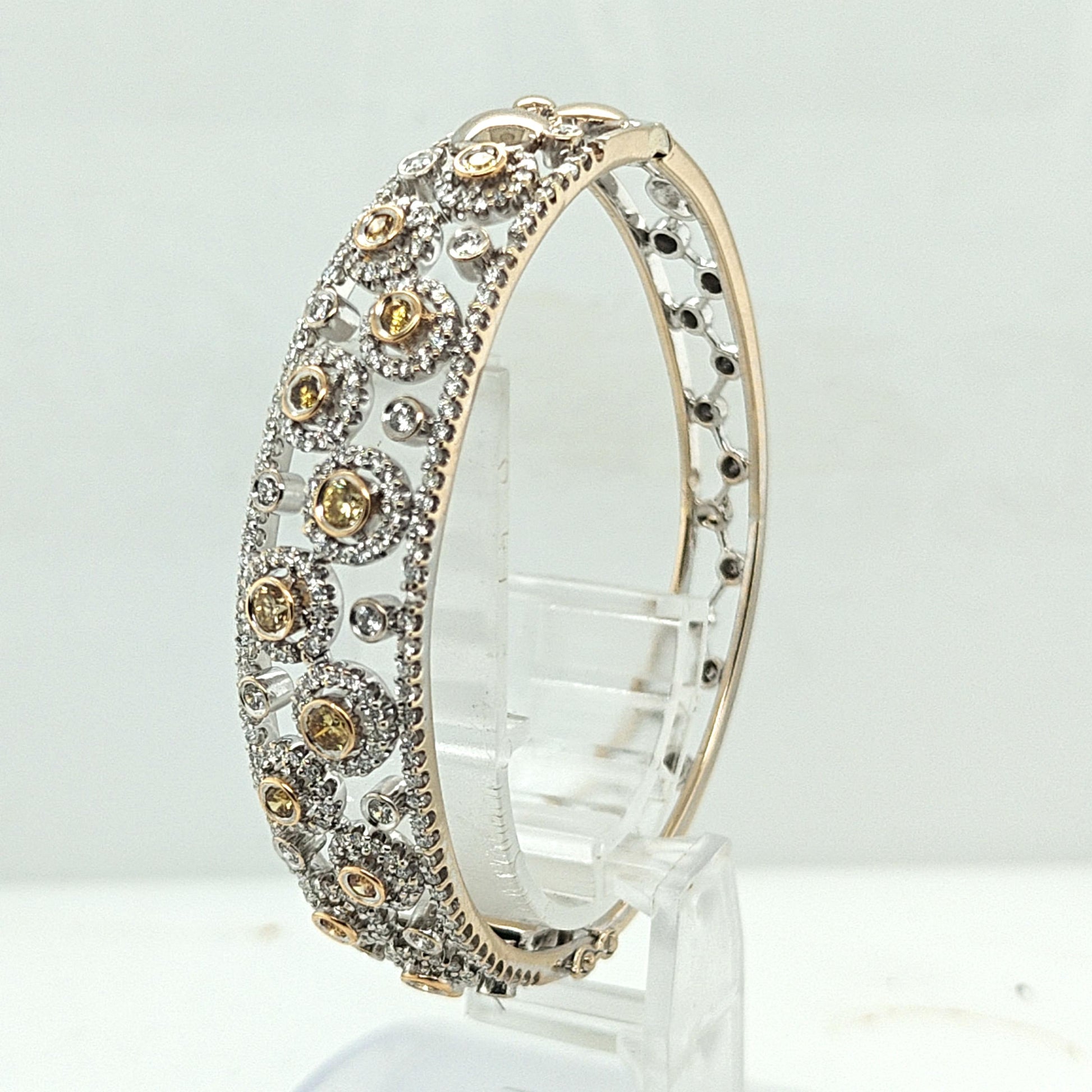 DIAMOND BANGLE BRACELET 3.6CTW WHITE GOLD