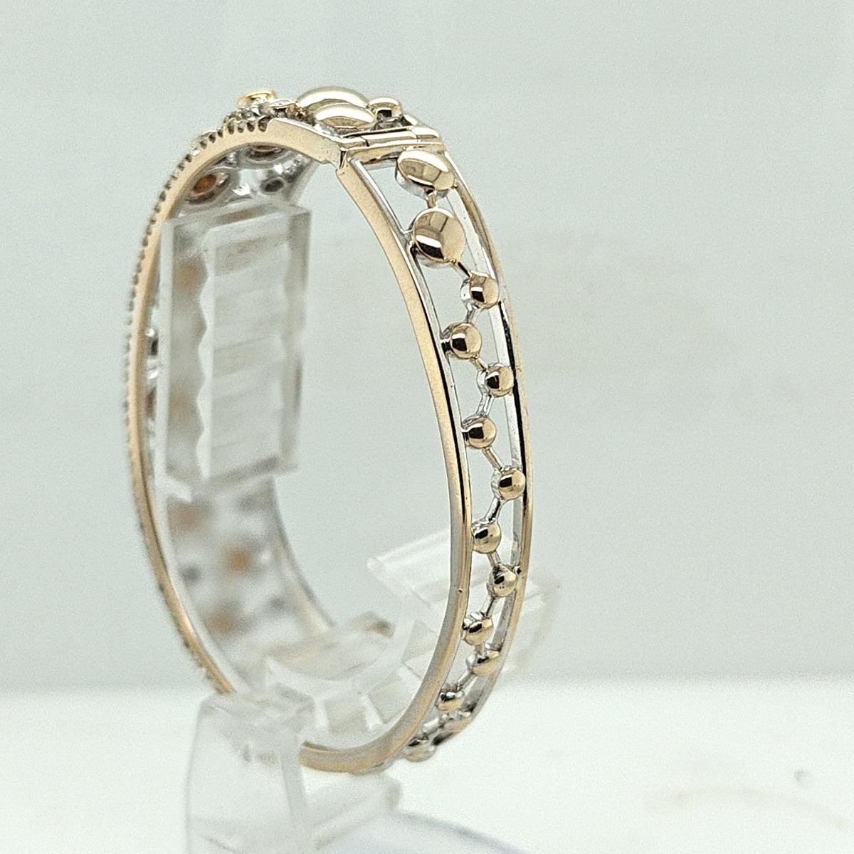 DIAMOND BANGLE BRACELET 3.6CTW WHITE GOLD