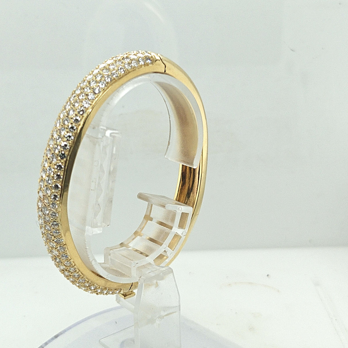 LARGE DIAMOND BANGLE BRACELET 10.25CTW YELLOW GOLD