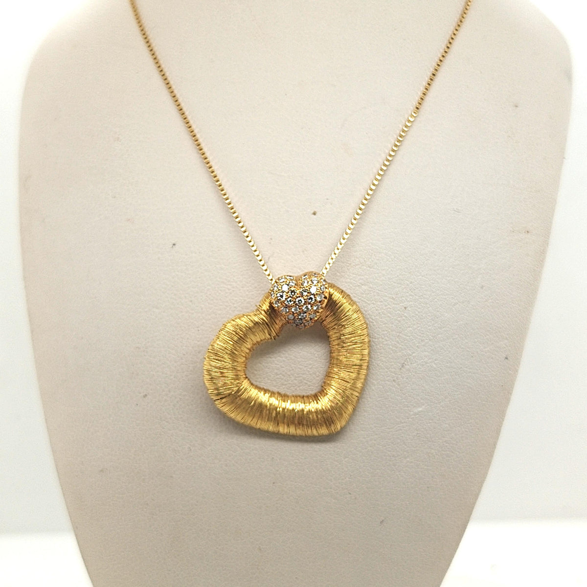 GOLD AND DIAMOND HEART PENDANT NECKLACE YELLOW GOLD