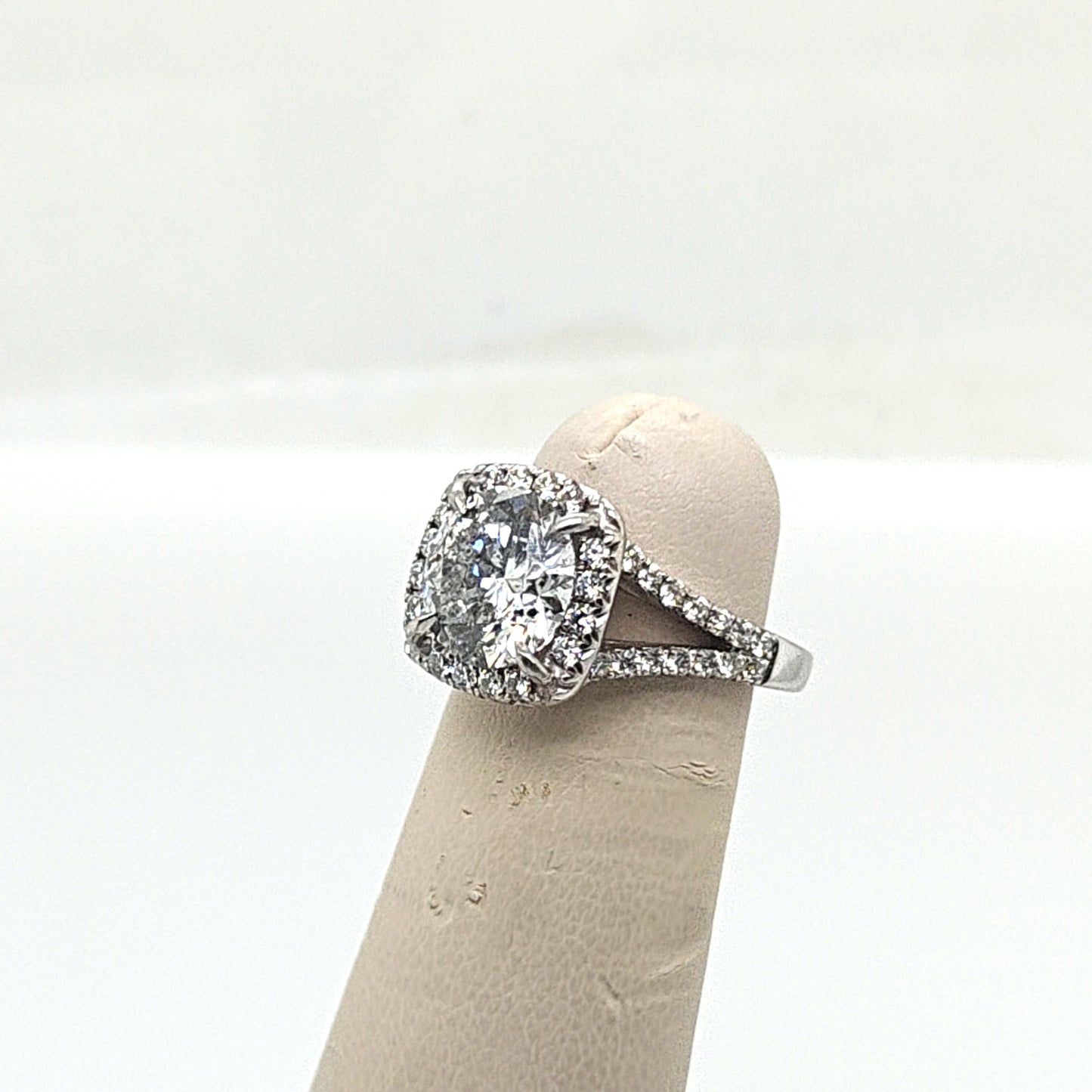 DIAMOND ENGAGEMENT RING 3.01CT ROUND WHITE GOLD