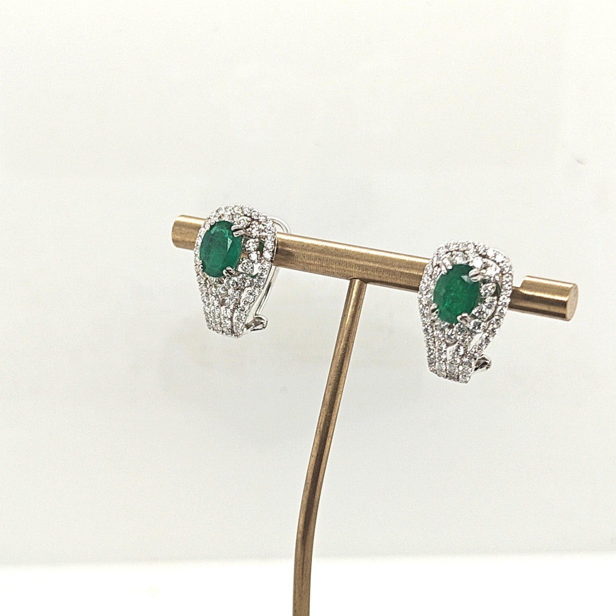 DIAMOND AND OVAL EMERALD EARRINGS WHITE GOLD