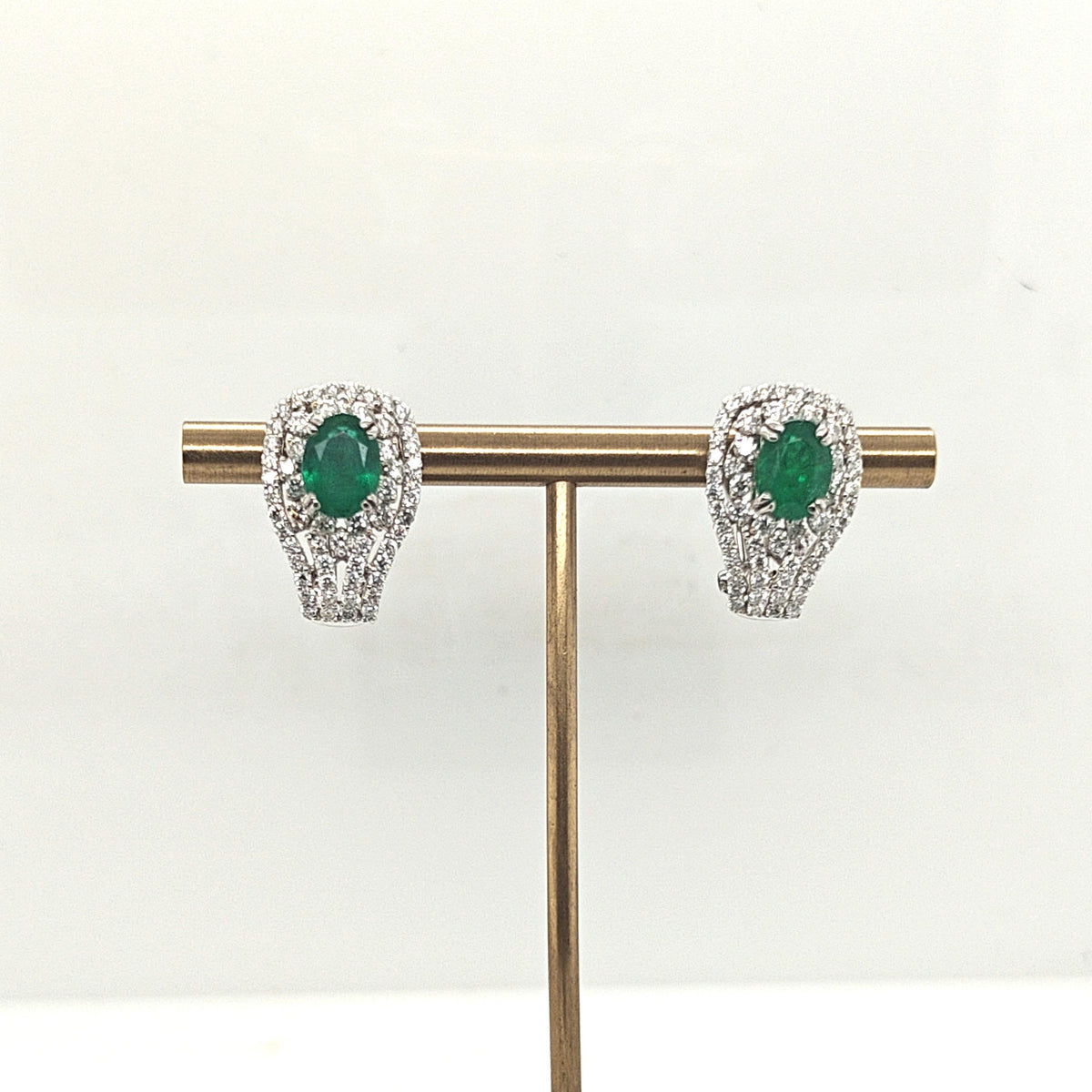 DIAMOND AND OVAL EMERALD EARRINGS WHITE GOLD