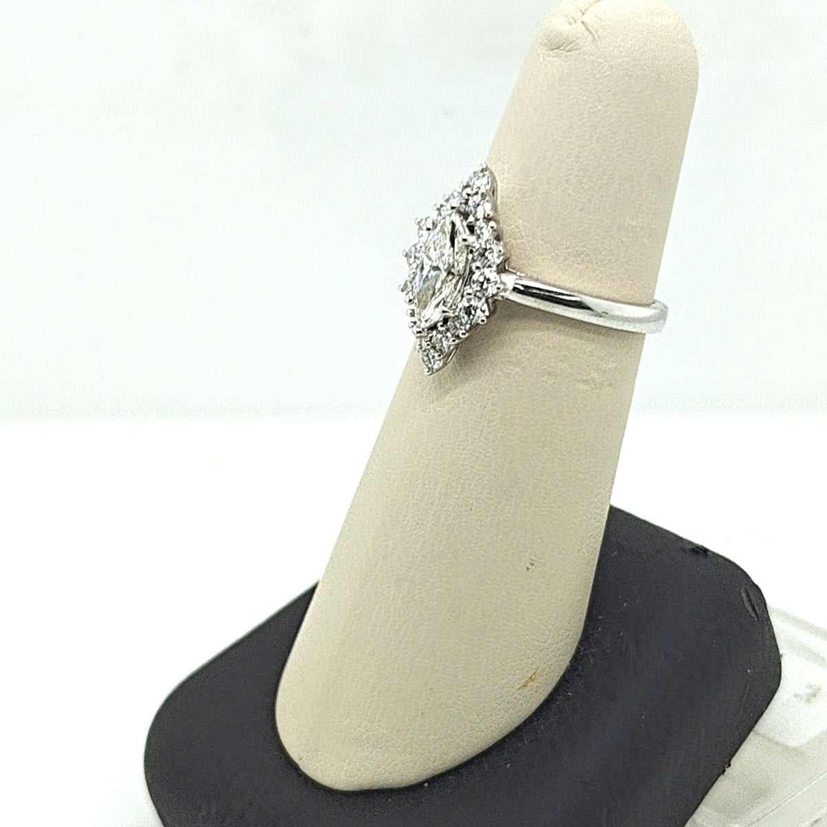DIAMOND MARQUISE 0.75CT RING WHITE GOLD