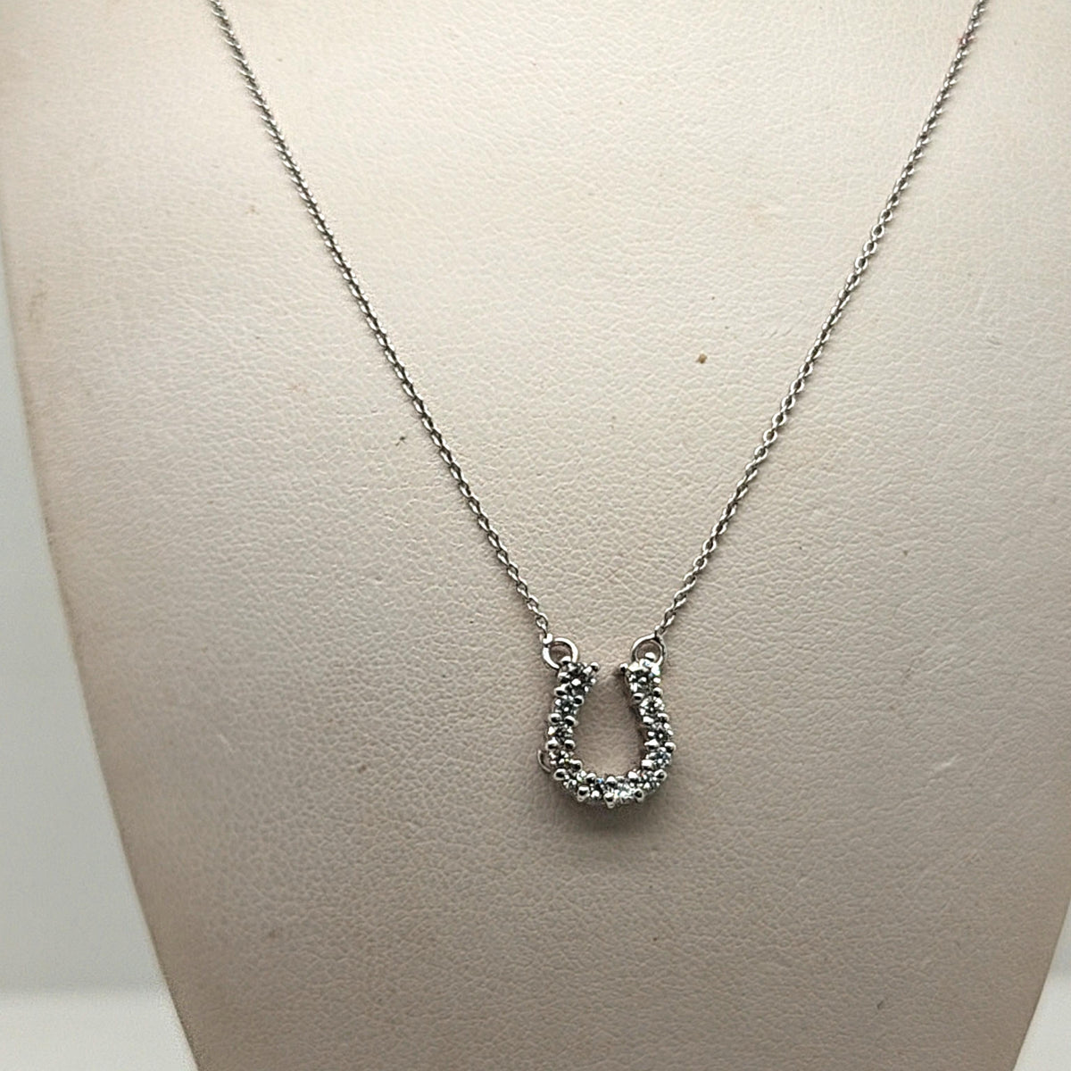 ROBERTO COIN DIAMOND HORSESHOE PENDANT NECKLACE WHITE GOLD