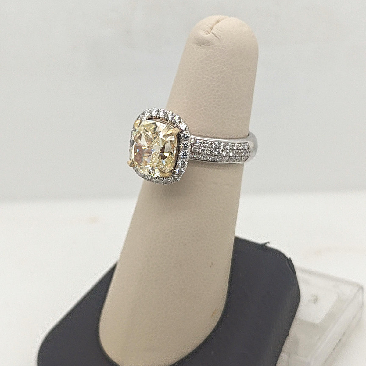 DIAMOND CUSHION 4.33CT ENGAGEMENT RING WHITE GOLD