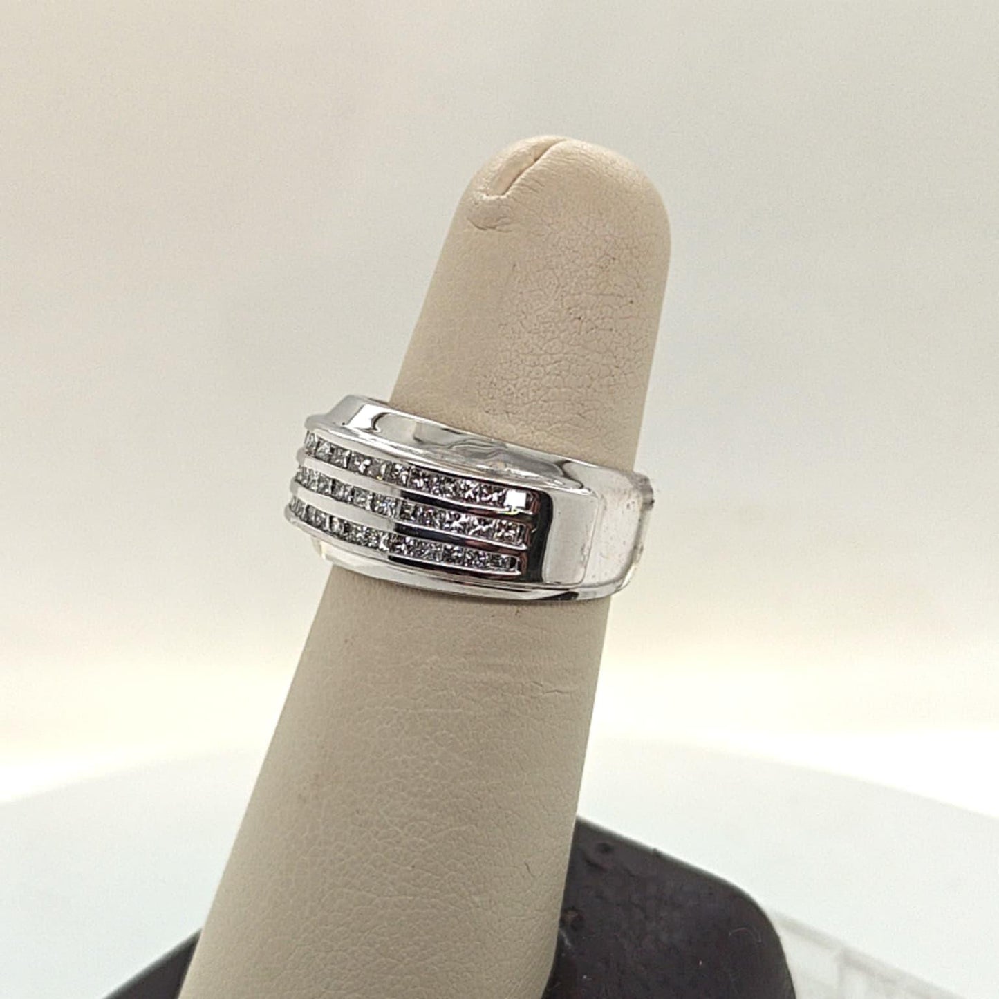 DIAMOND BAND RING THREE ROW 1.10CTW WHITE GOLD